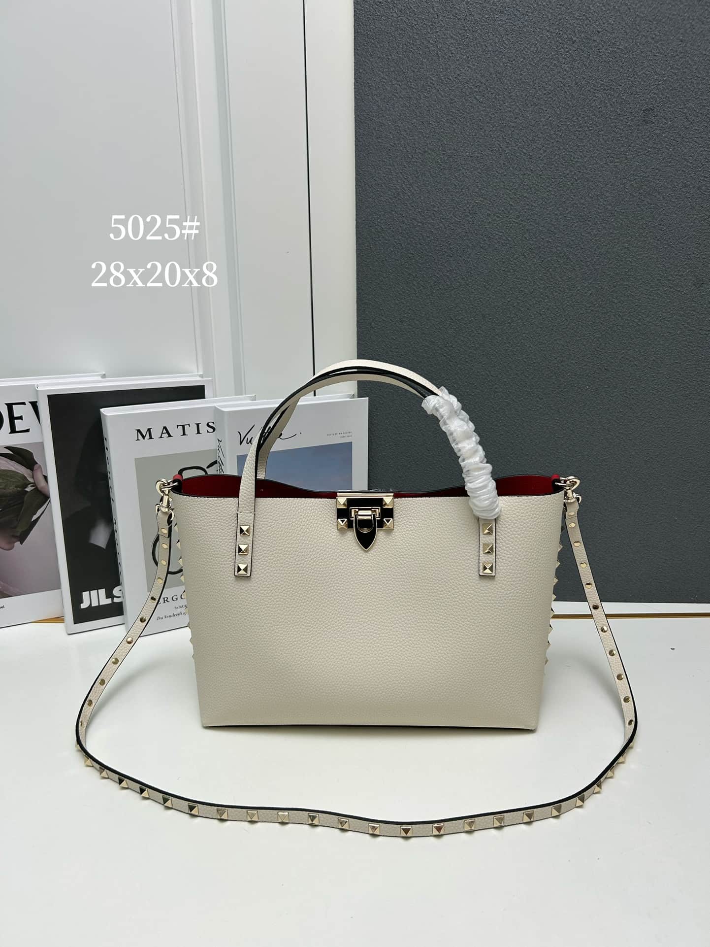 Valentino Garavani Rockstud Tote Bag in White Mid