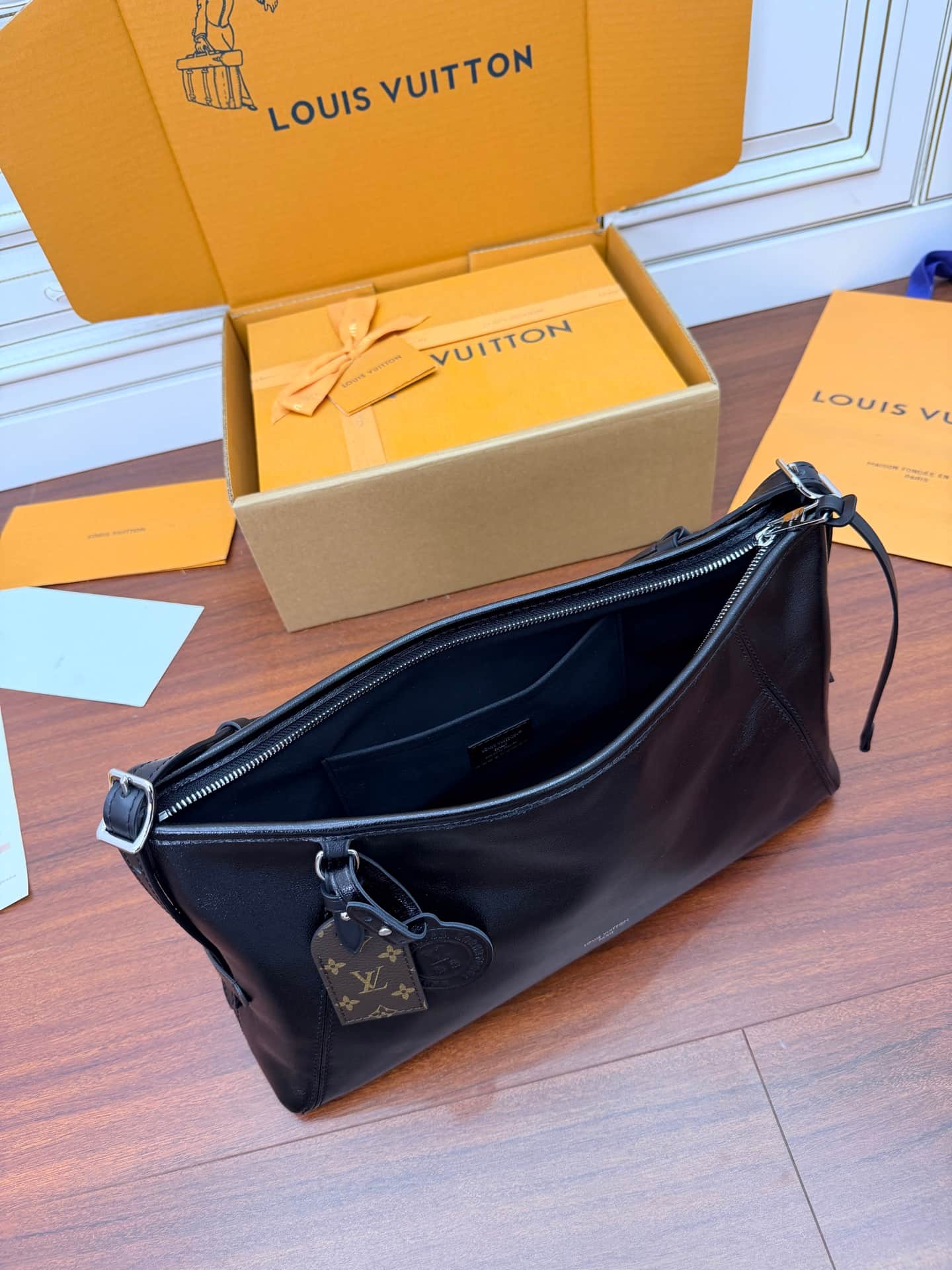 Louis Vuitton CarryAll East West LV Vibe Black M28160 TOP