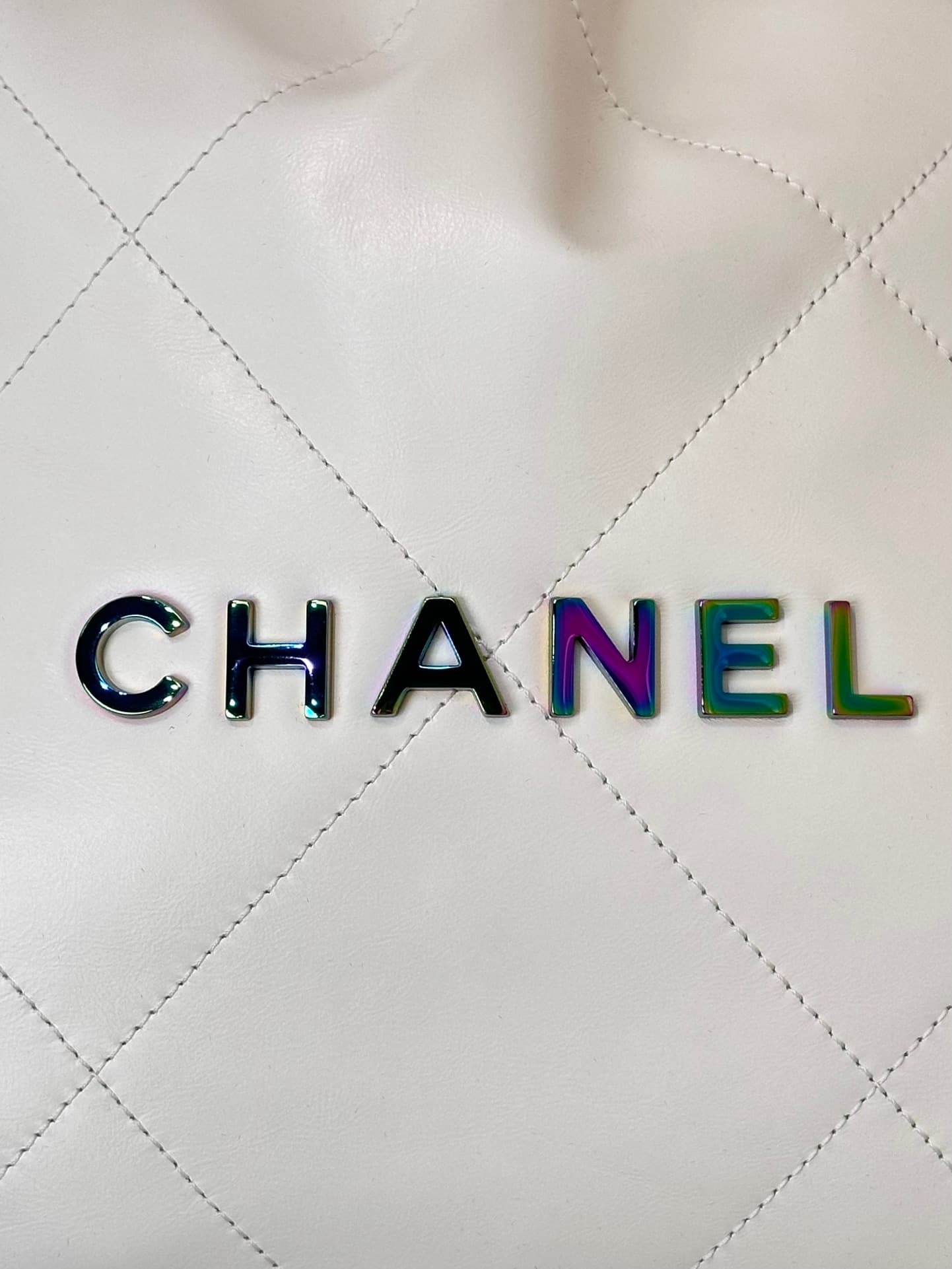 Chanel 22 Small handbag Shiny calfskin & rainbow metal AS3260 White TOP
