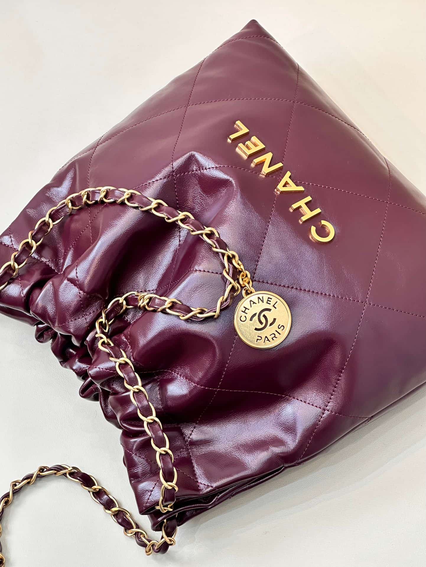 Chanel 22 Small handbag Shiny calfskin & gold-tone metal AS3260 Burgundy TOP