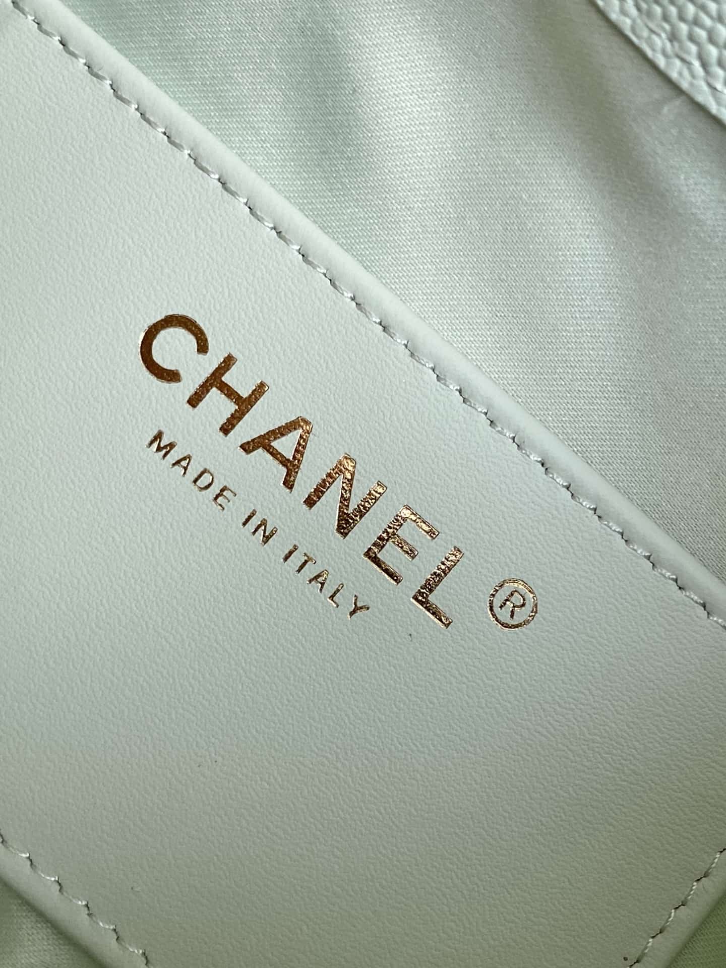 Chanel 25 Mini Hobo handbag AS5631 Grained calfskin & gold-tone metal Green A