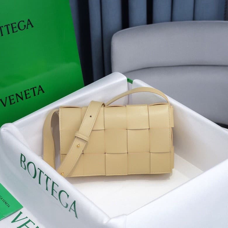 BV CASSETTE BAG Lambskin High