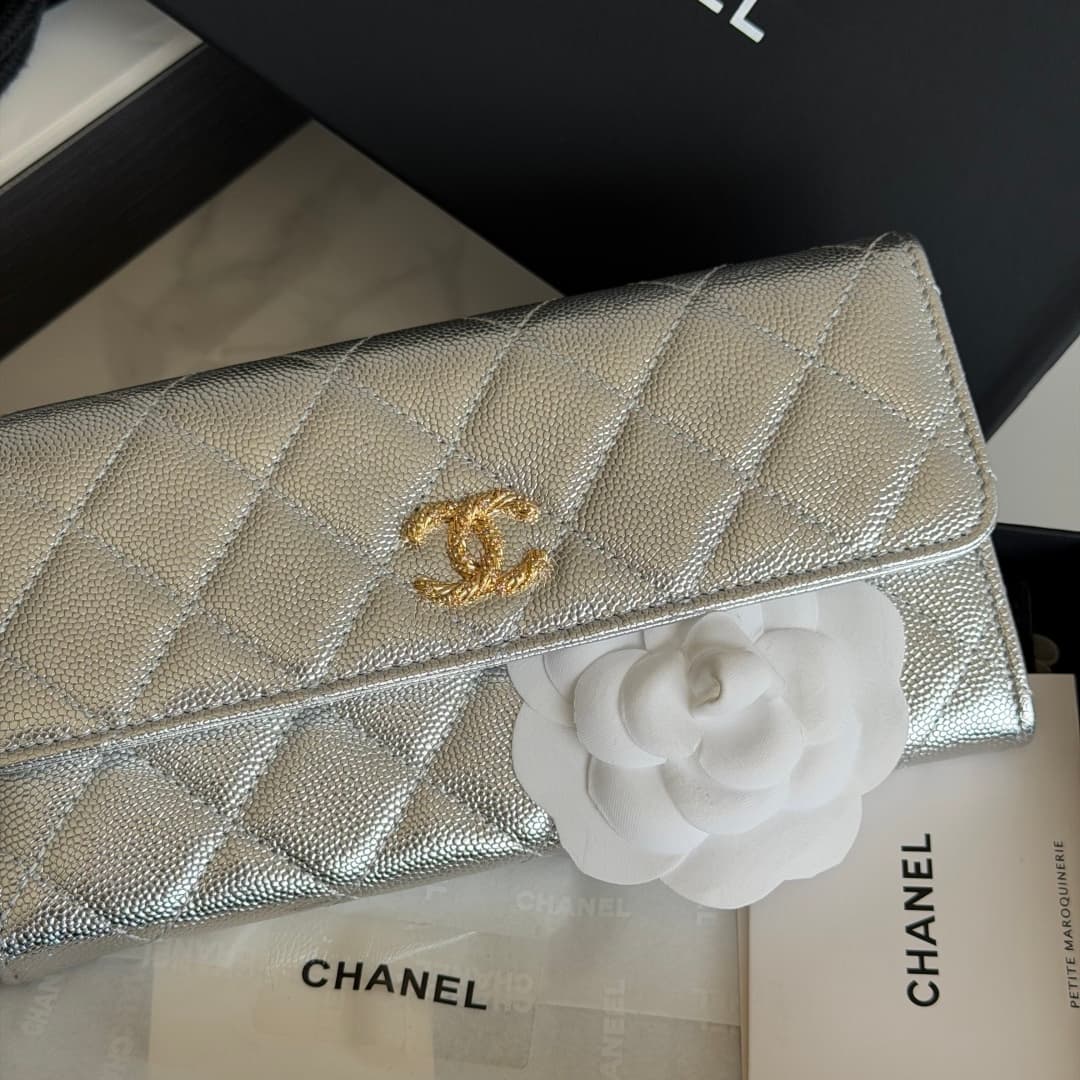 Chanel Wallet Shiny Grained Calfskin Strass & Gold-Tone Metal Silver AP5076 High