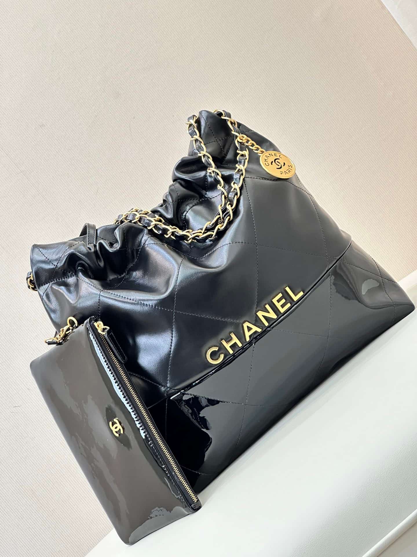 Chanel 22 Small handbag patent leather &Gold-tone metal AS3260 Black TOP