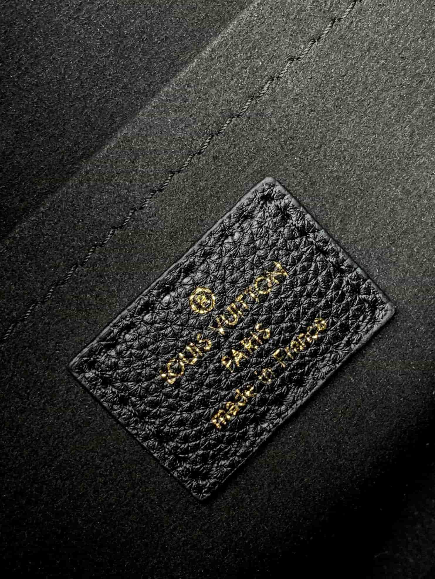 Louis Vuitton Soft Calfskin My Lockme Chain Bag Black/Quartz White M82121 High