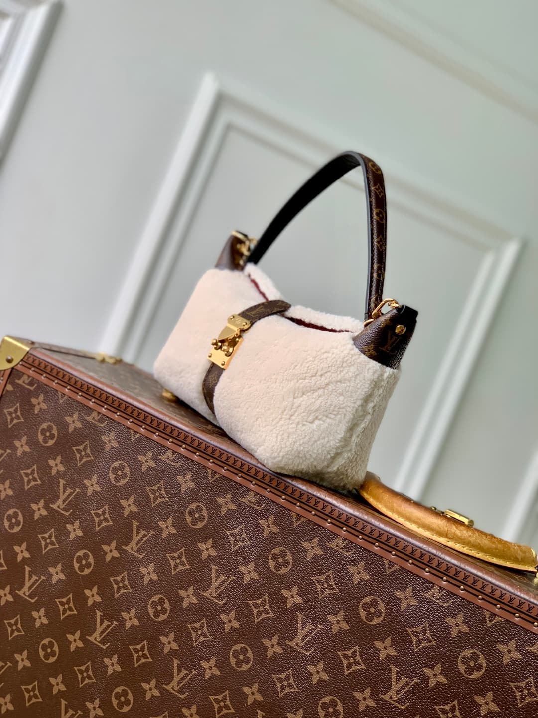 Louis Vuitton Pochette Mia shearling M26245 cream high