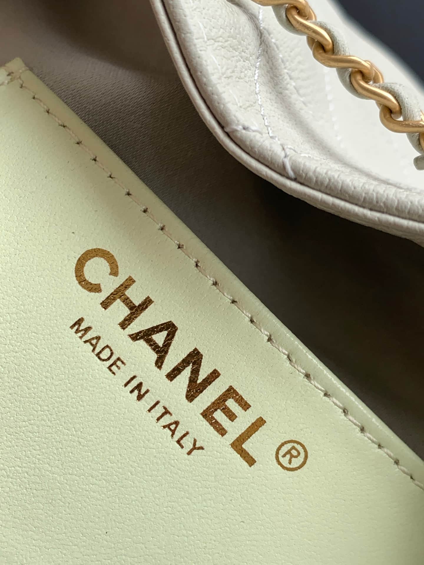 Chanel 25 Small Hobo handbag AS5293 Grained Calfskin & Gold-tone Metal Light Grey A