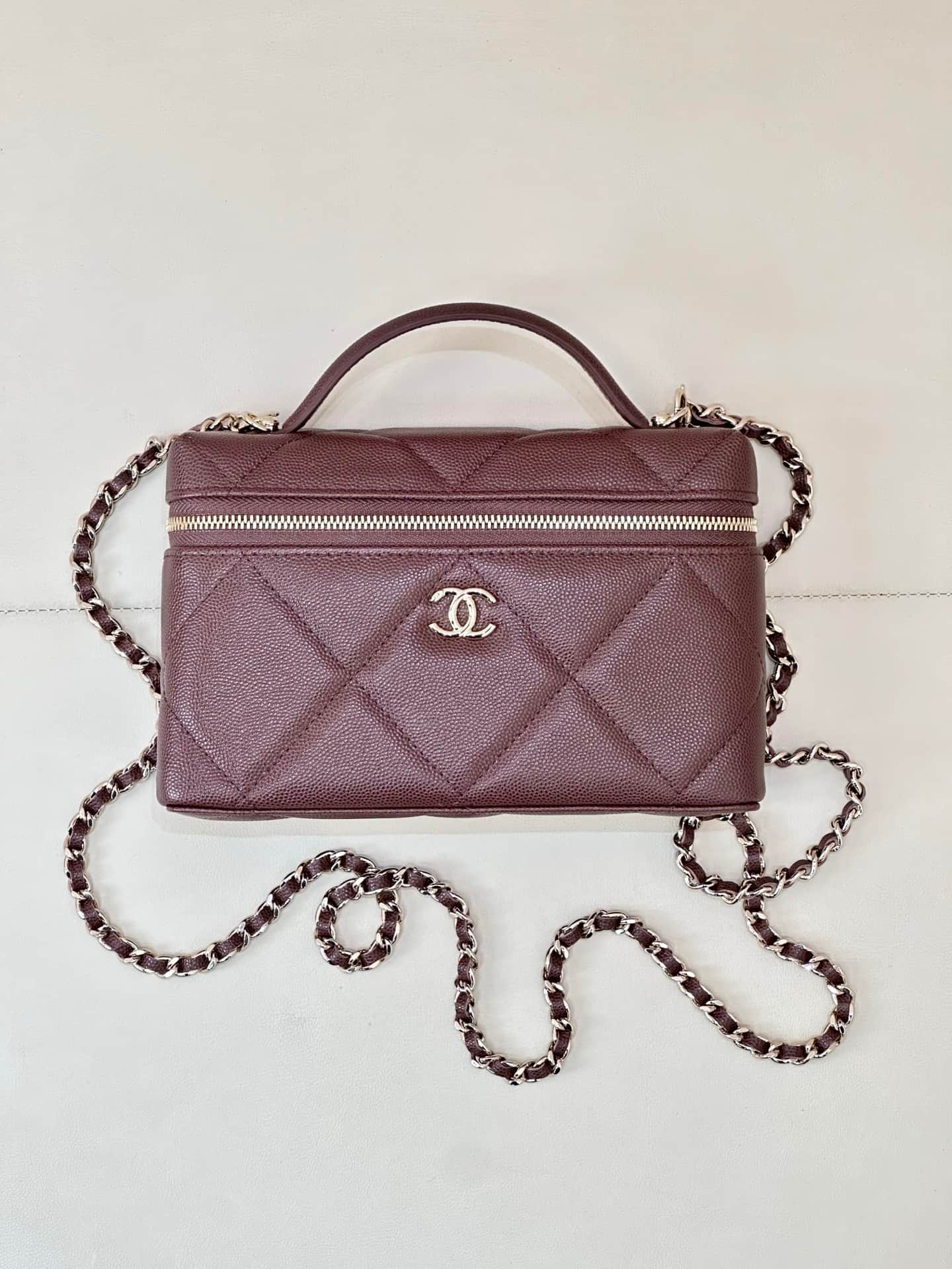 Chanel Vanity with Chain Grained Shiny Calfskin & Gold-Tone Metal Claret AP4936 TOP