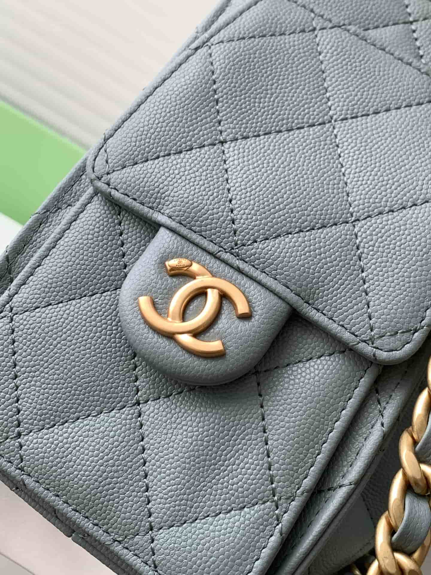 Chanel 25 Mini Hobo handbag AS5631 Grained calfskin & gold-tone metal Blue A