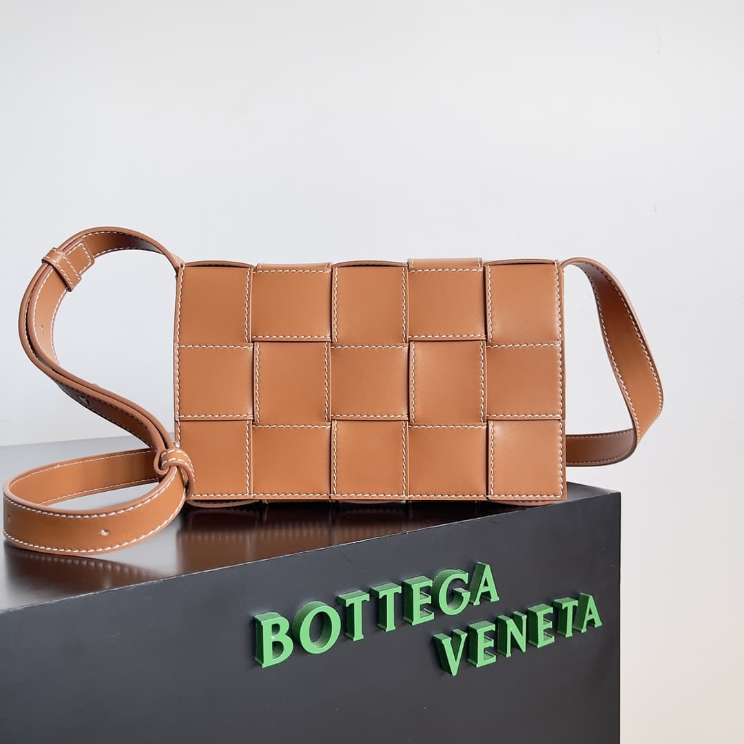 BV CASSETTE BAG Lambskin Top