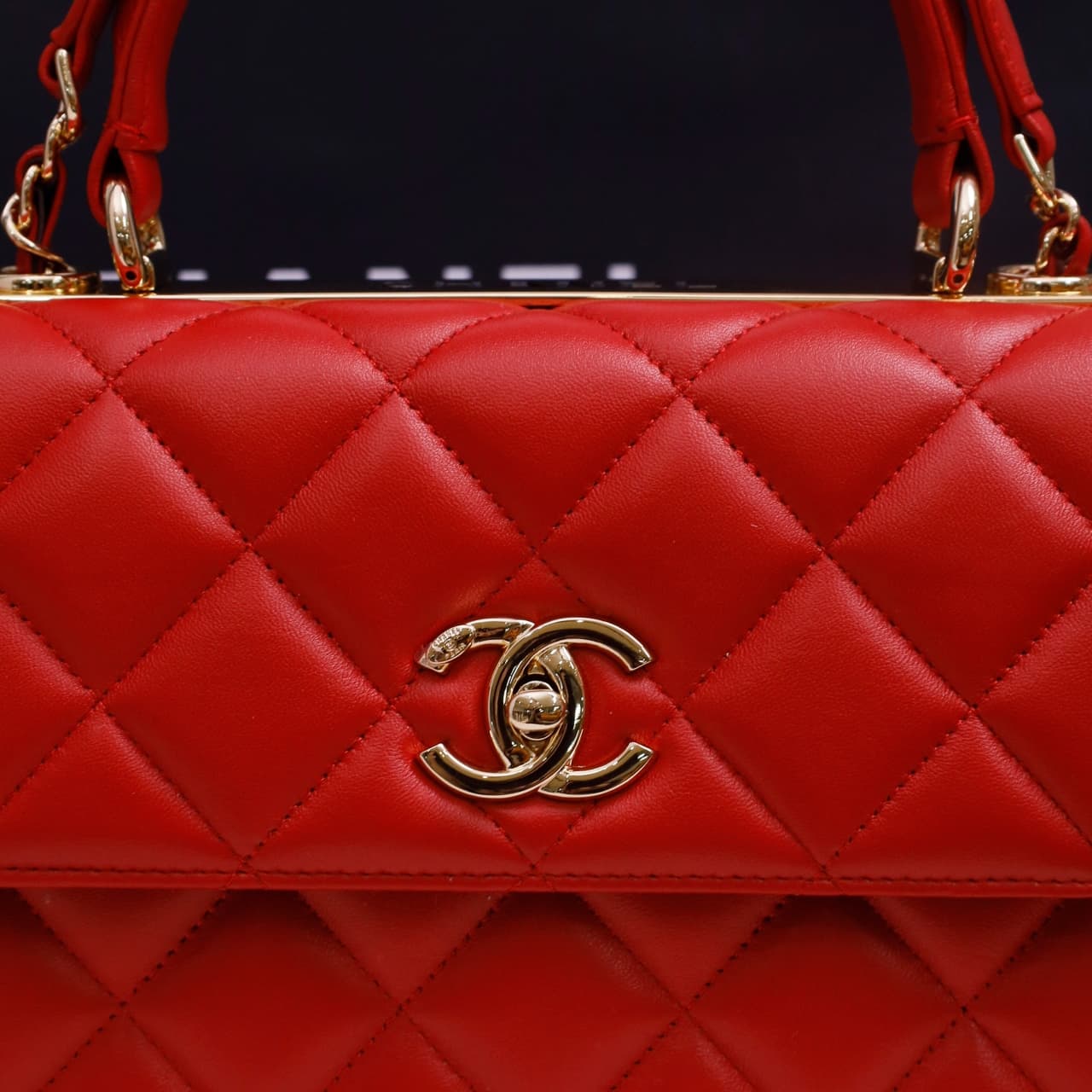 SMALL FLAP BAG WITH TOP HANDLE Lambskin Gold Metal Red A