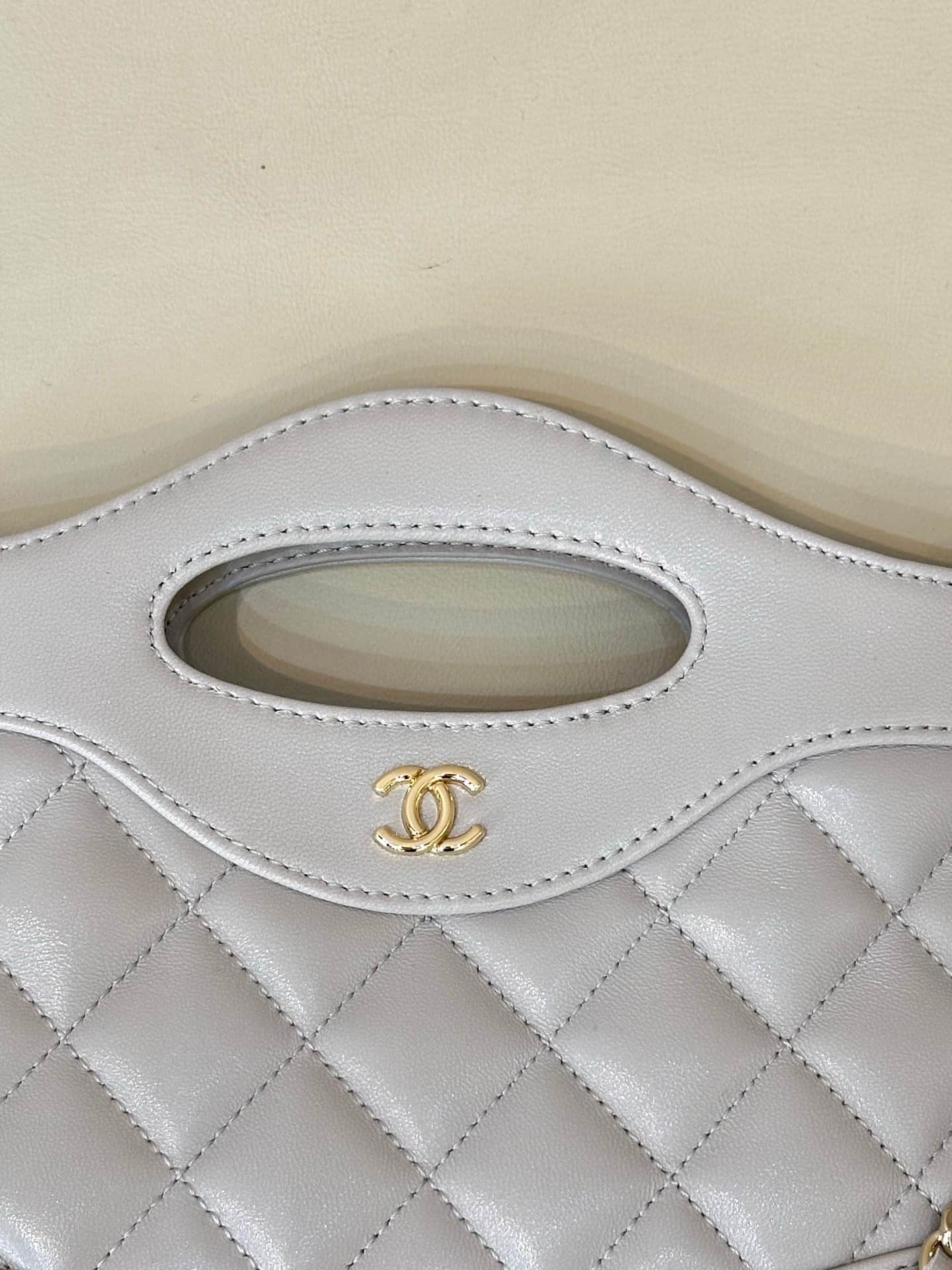 Chanel Clutch with chain Lambskin & Gold-Tone Metal AP3656 Light Grey TOP