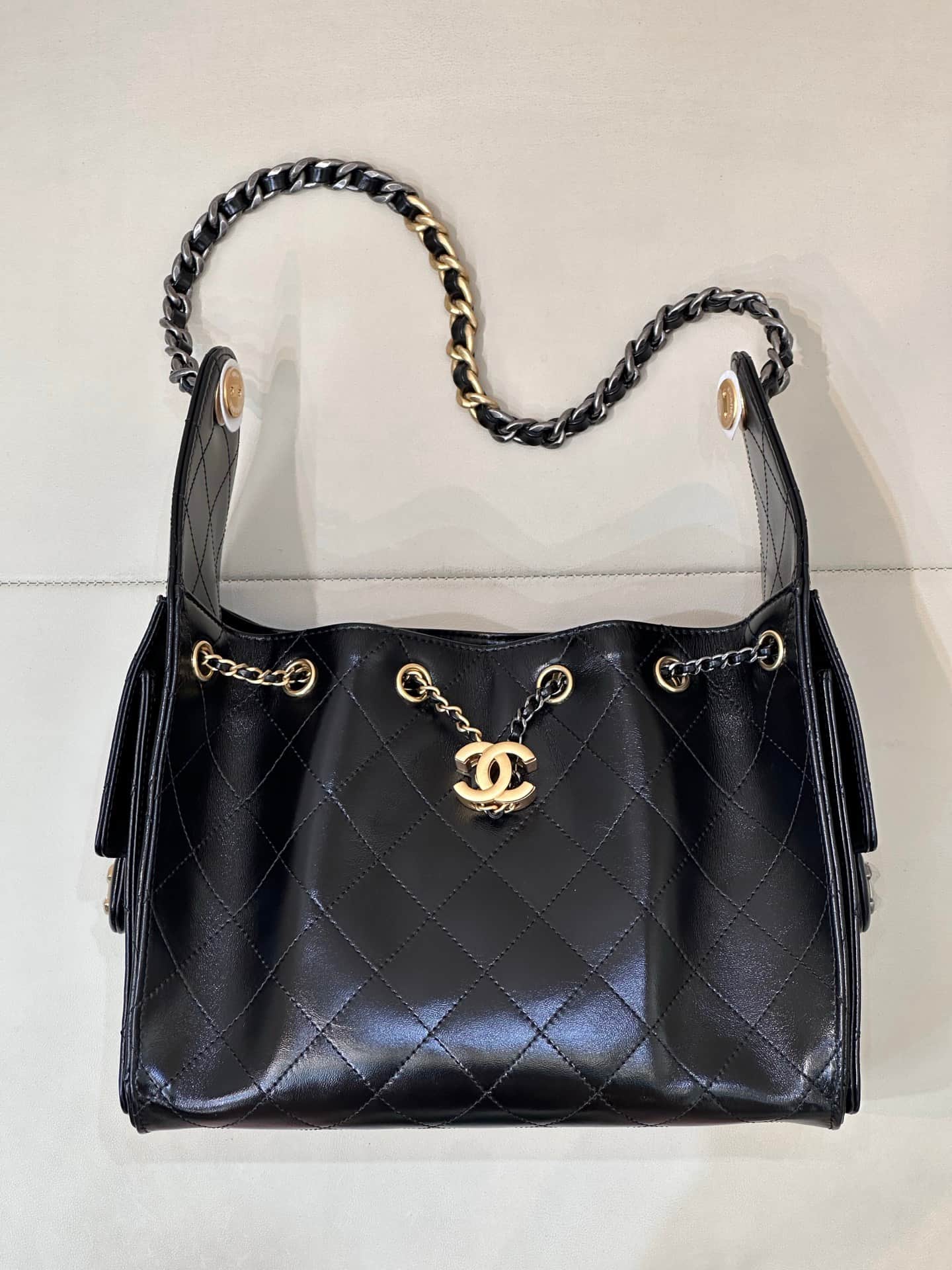 Chanel 25 Small Hobo handbag AS5293 Shiny Crumpled Calfskin  Gold-Tone & Ruthenium-Finish Metal Black TOP