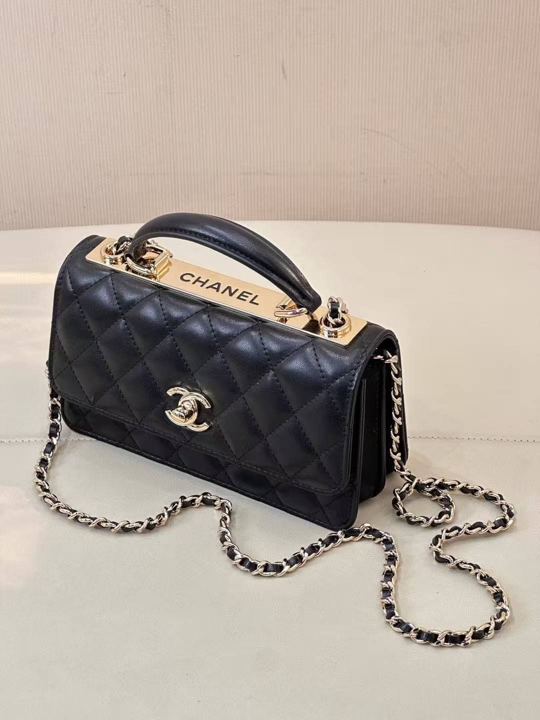 Chanel Clutch with chain Lambskin & Gold-Tone Metal AP4184 TOP