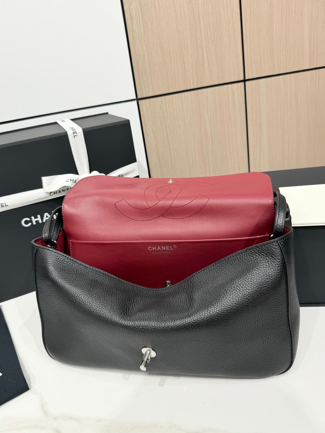 Chanel Maxi Flapbag Grained Calfskin & Silver-Tone Metal Black AS6231 A