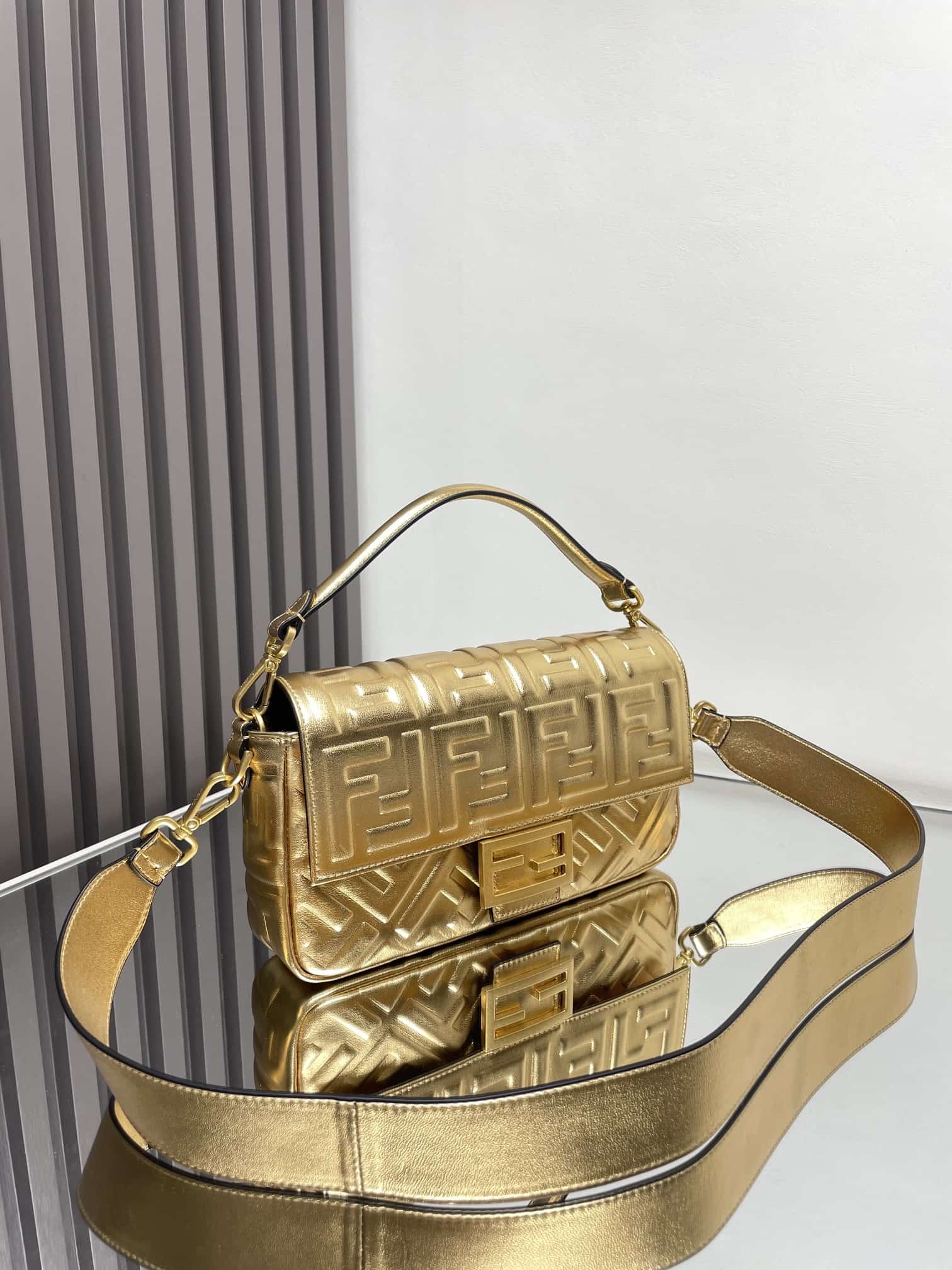 BAGUETTE leather bag Gold High
