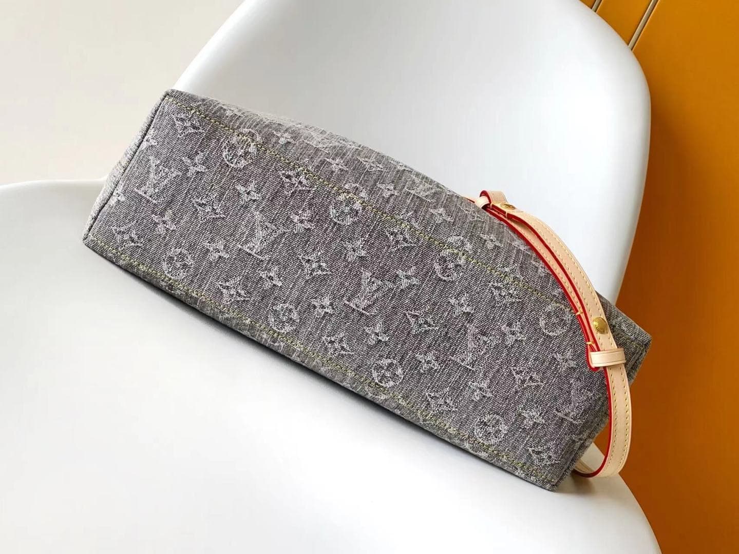 Louis Vuitton Coussin Hobo MM Washed Gray GOTS Cotton M13390 High