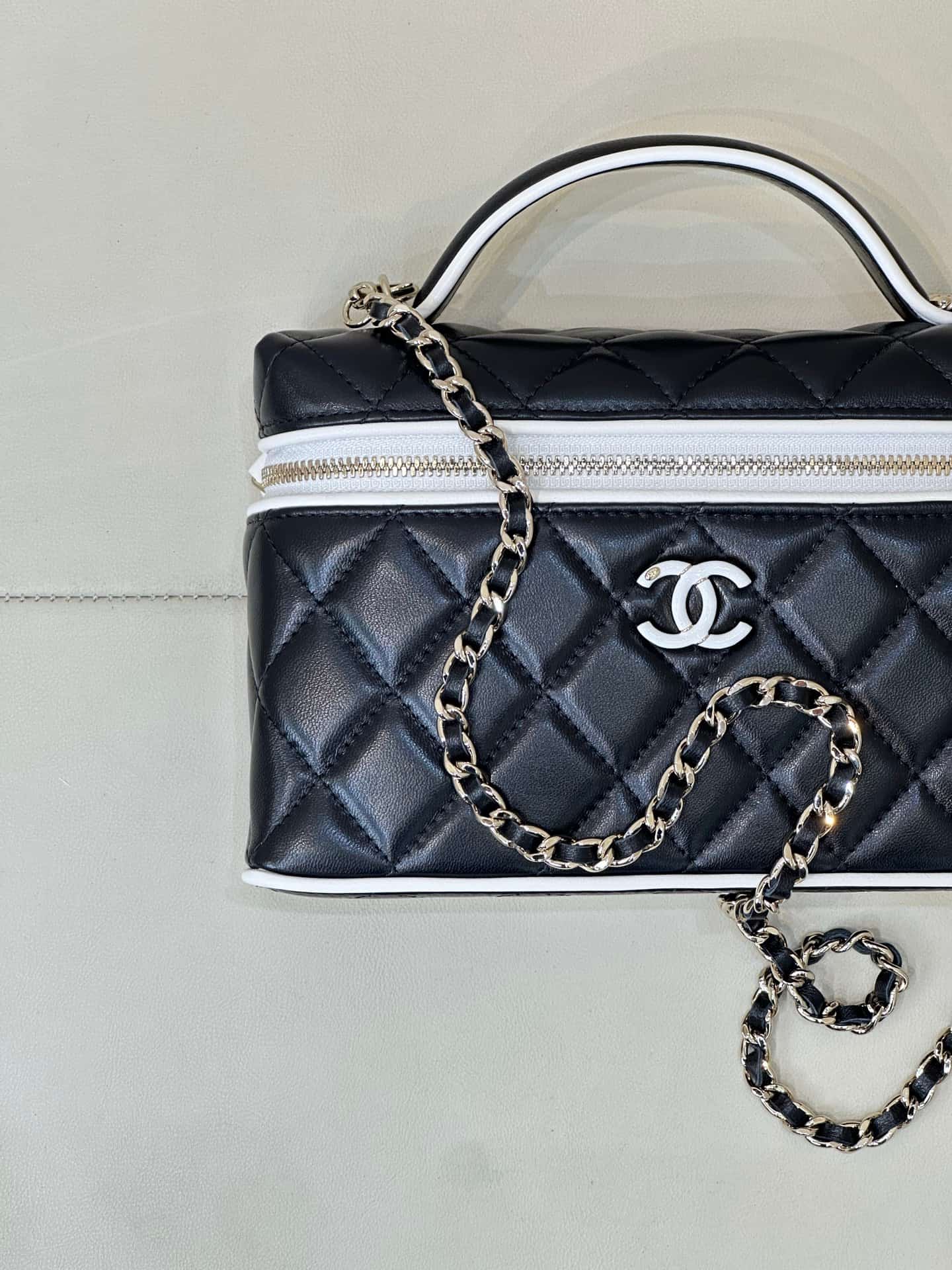 Chanel Vanity with Chain Lambskin & Gold-Tone Metal Black AP5240 TOP