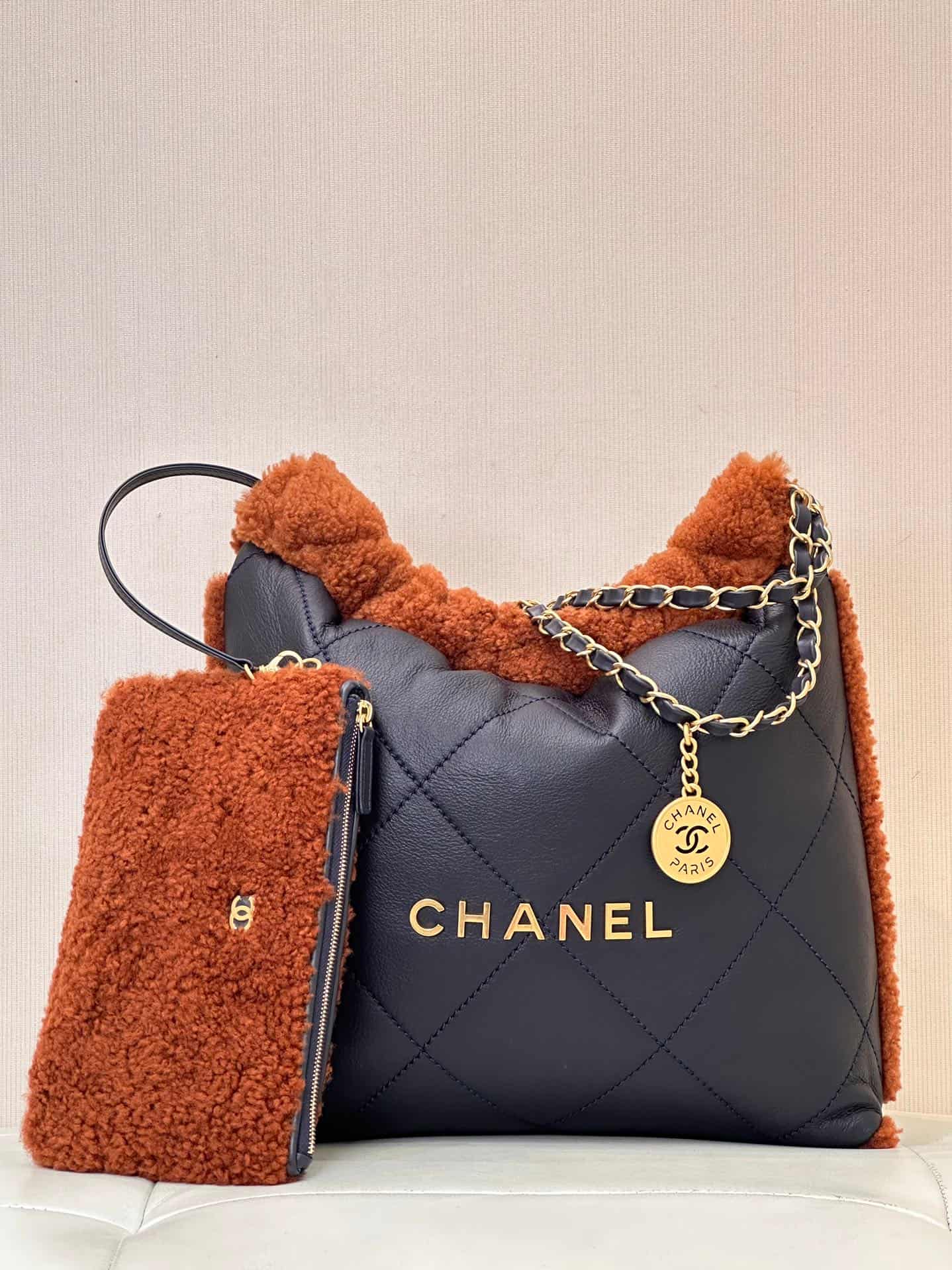 Chanel 22 Small handbag Shiny Calfskin Shearling & Gold-tone metal AS3260 Black with Brown TOP