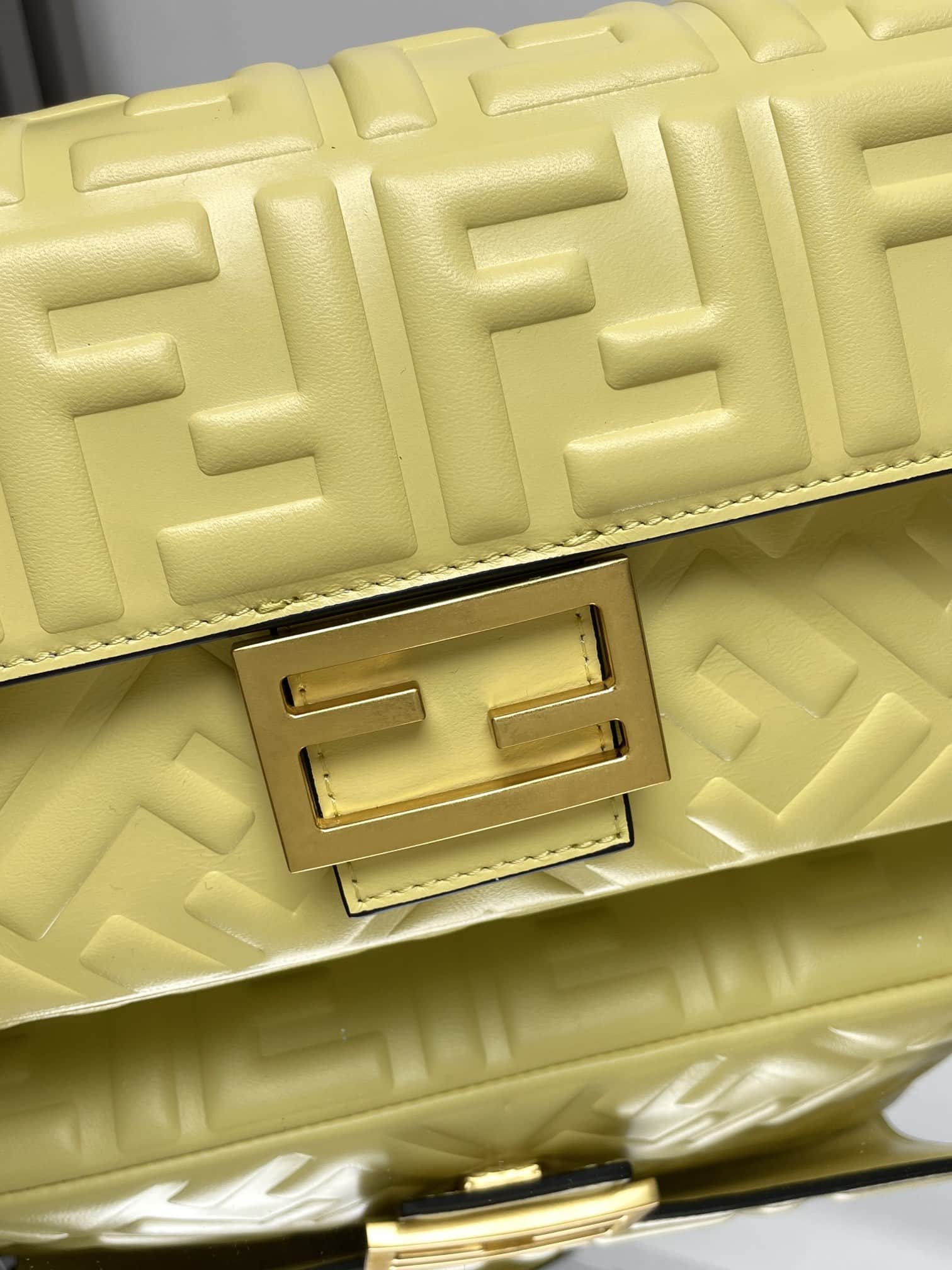 BAGUETTE leather bag Yellow High