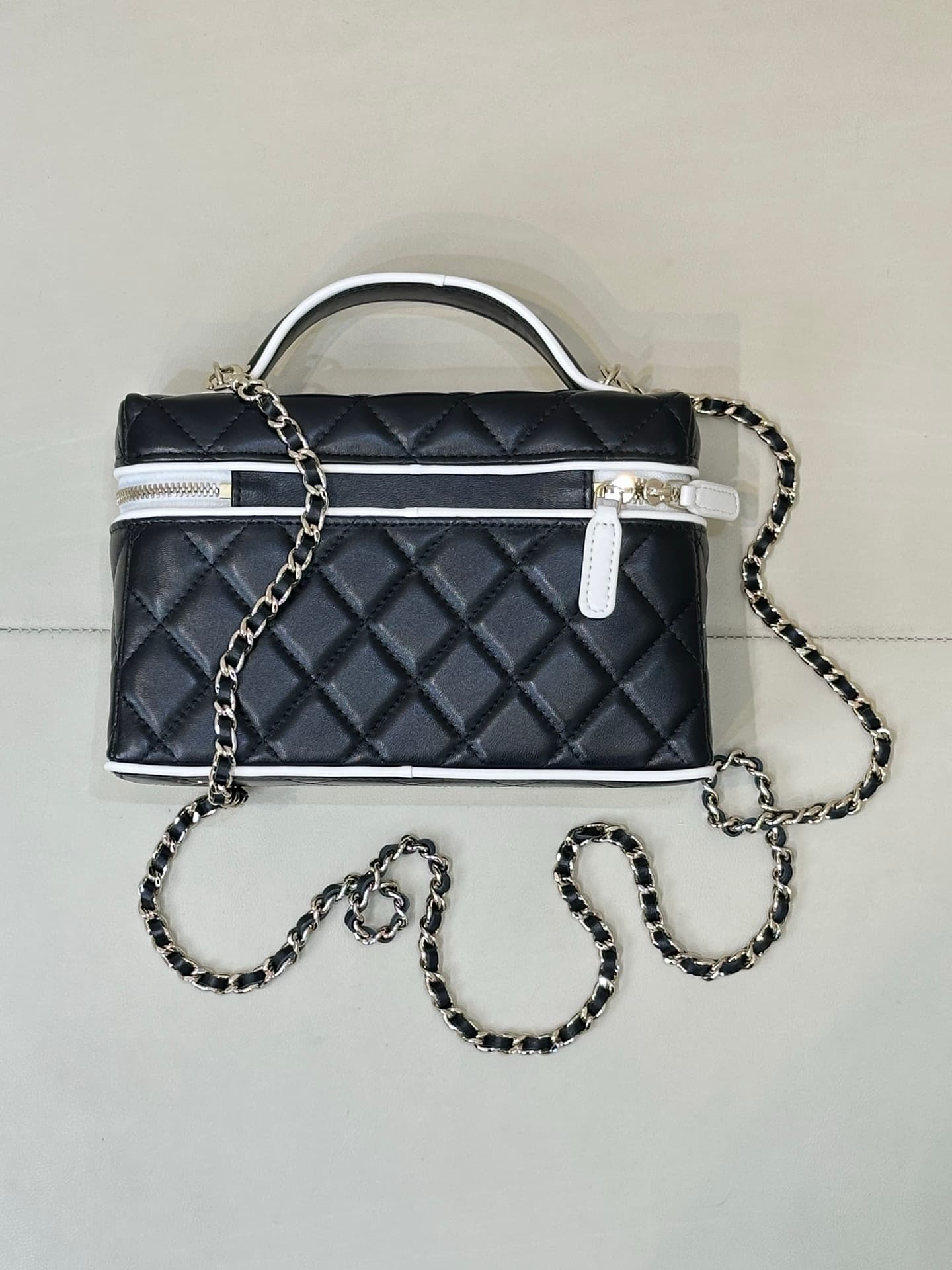 Chanel Vanity with Chain Lambskin & Gold-Tone Metal Black AP5240 TOP