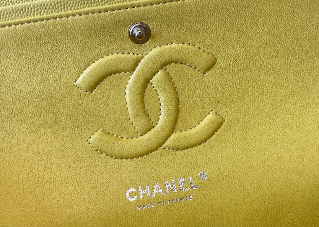Medium CLASSIC HANDBAG Grained Calfskin Yellow Silver Metal A