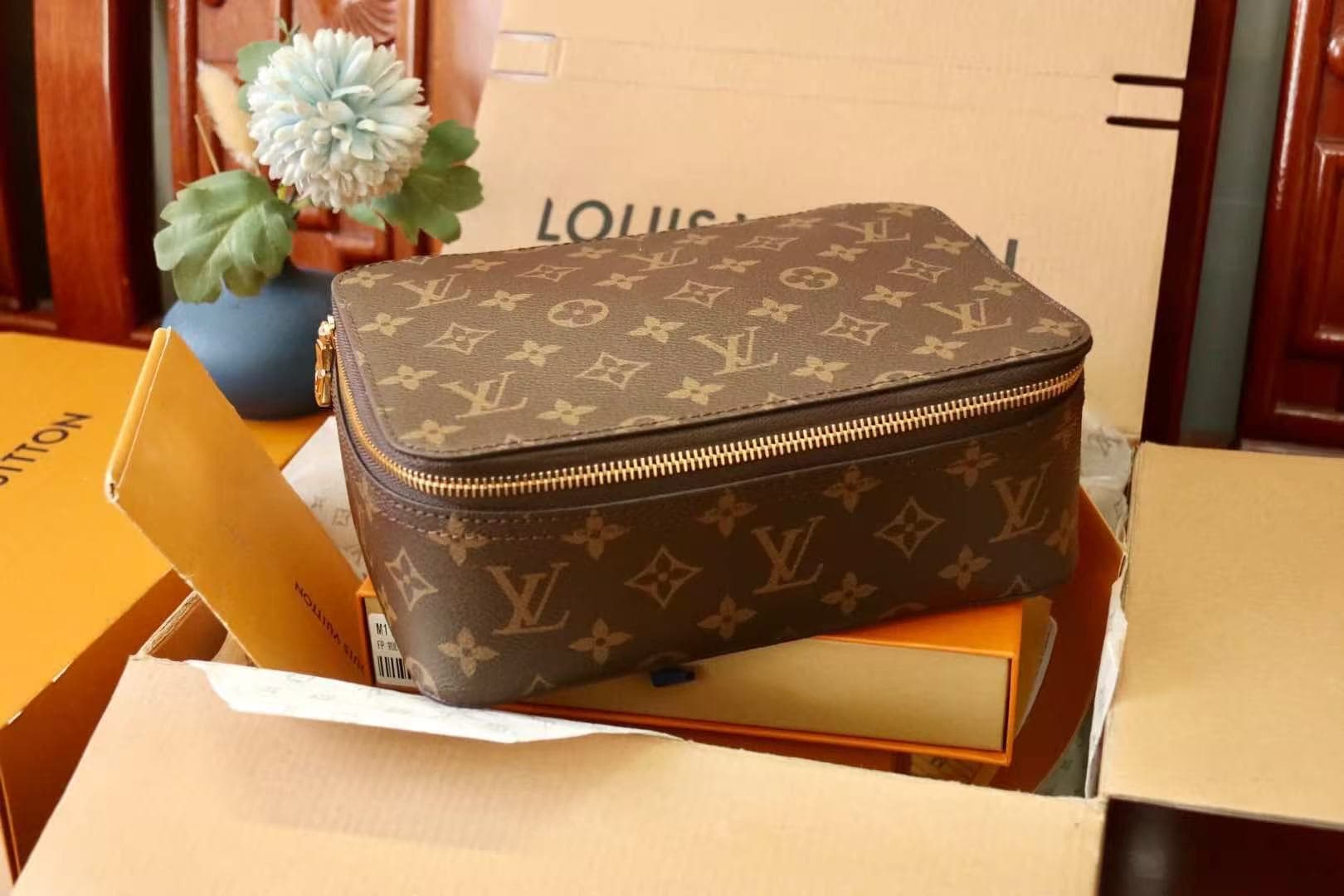 Louis Vuitton PACKING CUBE MM Monogram High