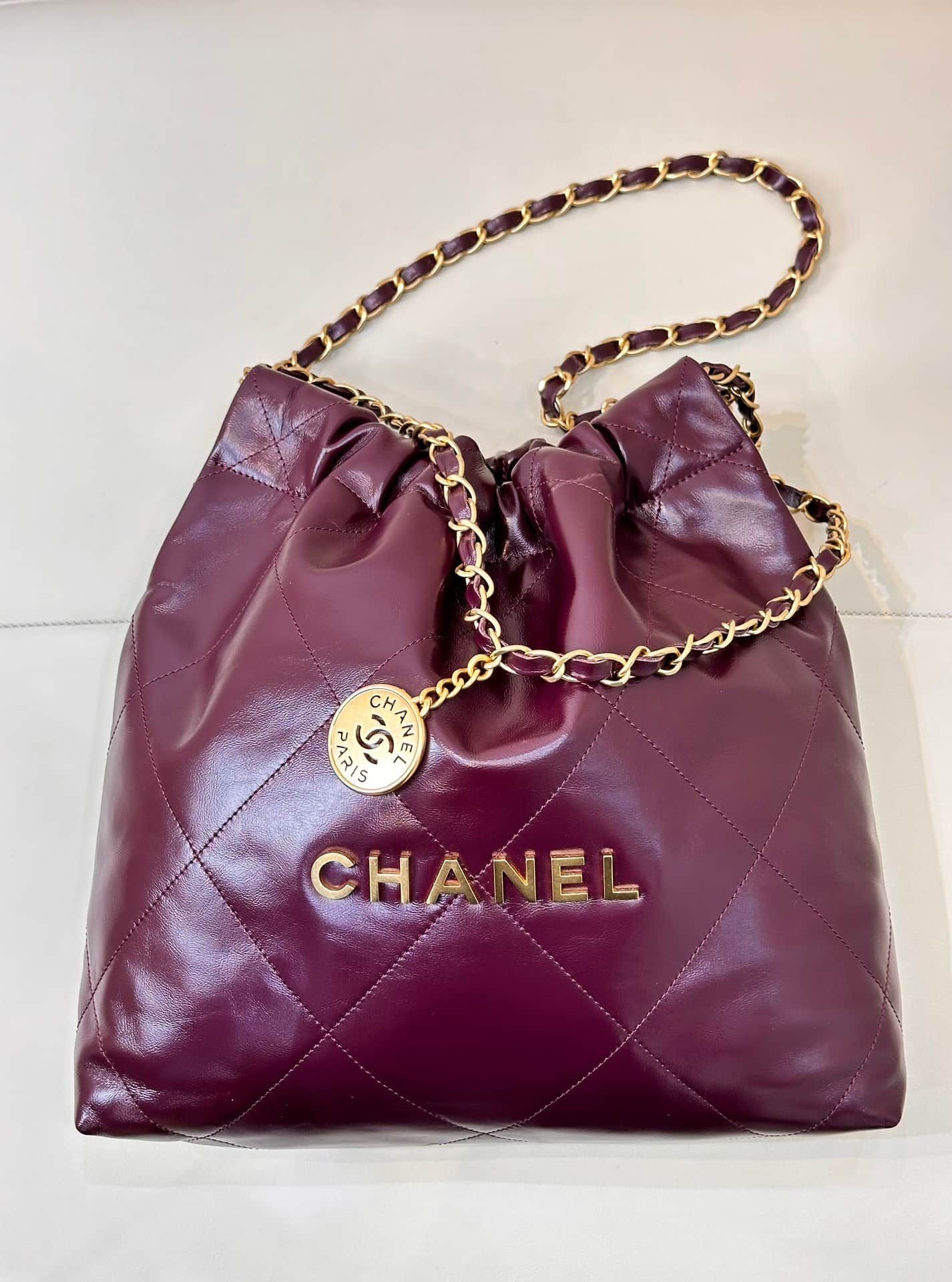 Chanel 22 Small handbag Shiny calfskin & gold-tone metal AS3260 Burgundy TOP