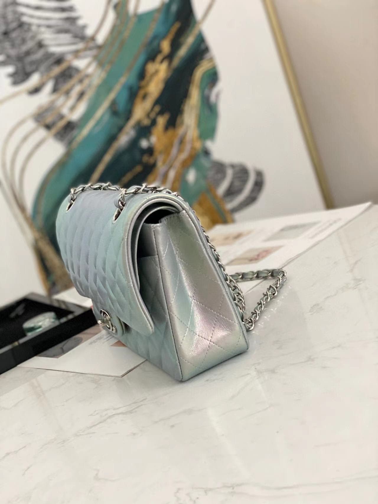 Medium CLASSIC HANDBAG Iridescent Lambskin & Silver-Tone Metal Green A