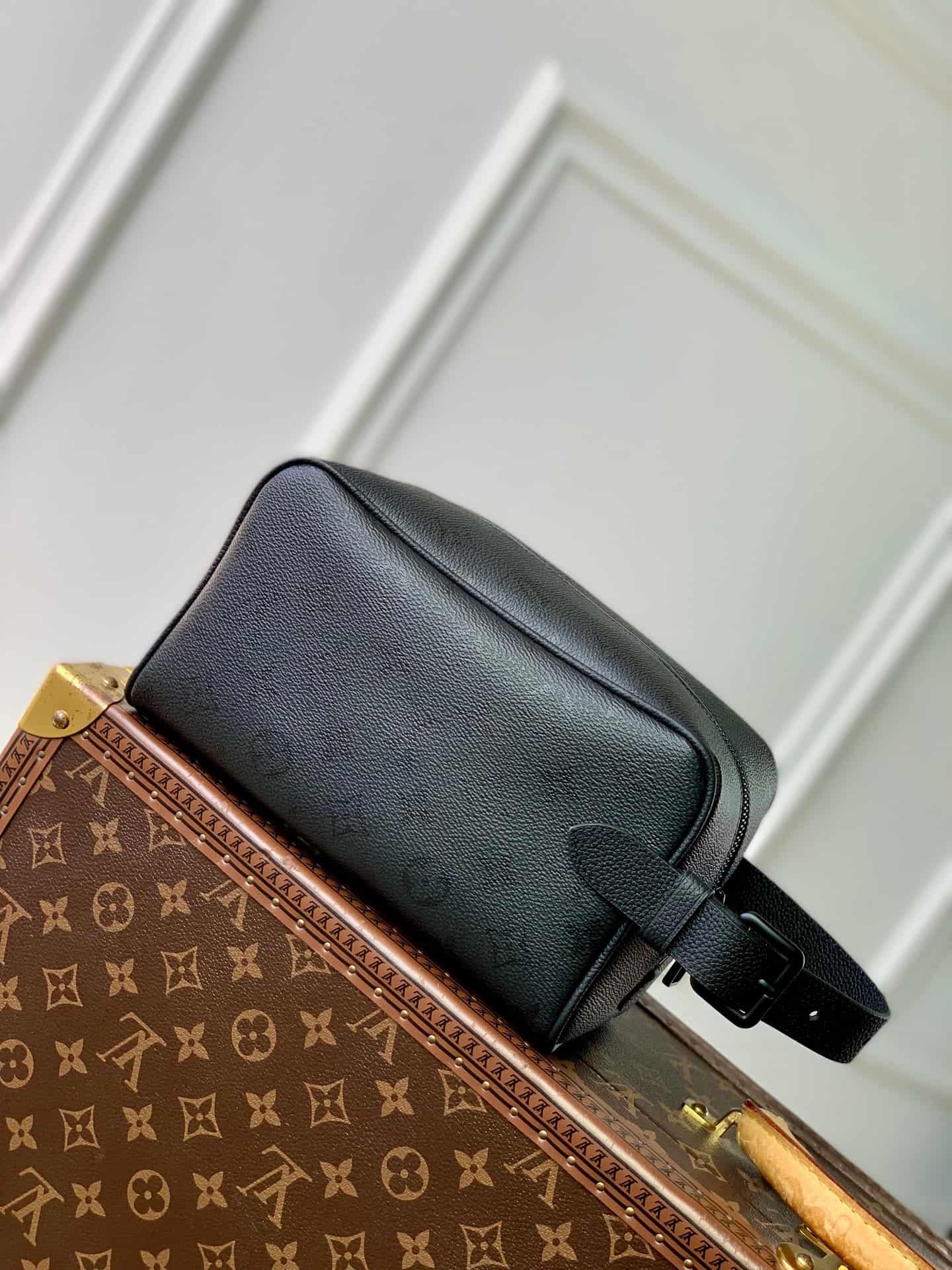 Louis Vuitton Locker Dopp Kit Monogram Midnight coated canvas M26810 High