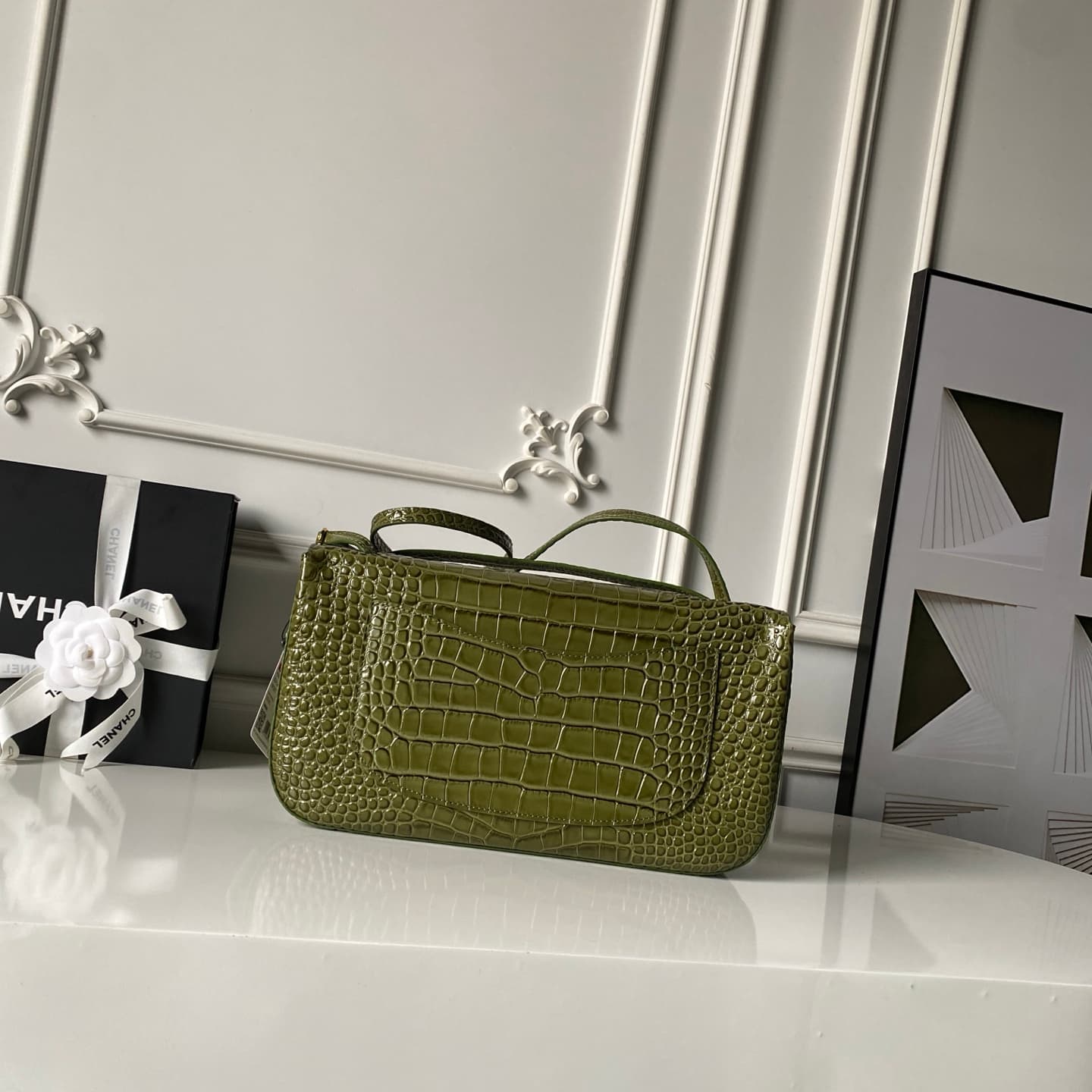 Chanel Maxi Flapbag Crocodile Embossed Calfskin& Gold-Tone Metal Green AS6231 A