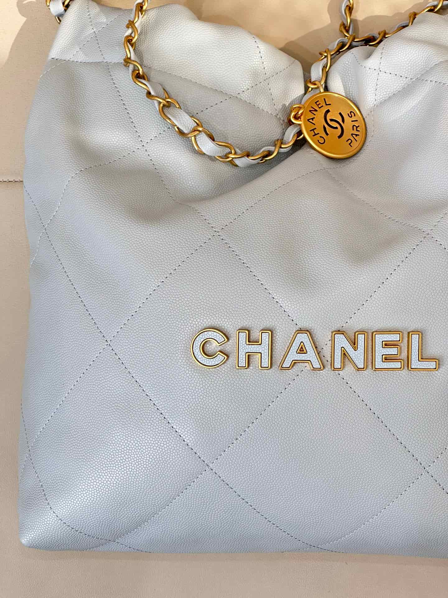 Chanel 22 Small handbag Shiny calfskin & gold-tone metal AS3260 Light Blue TOP