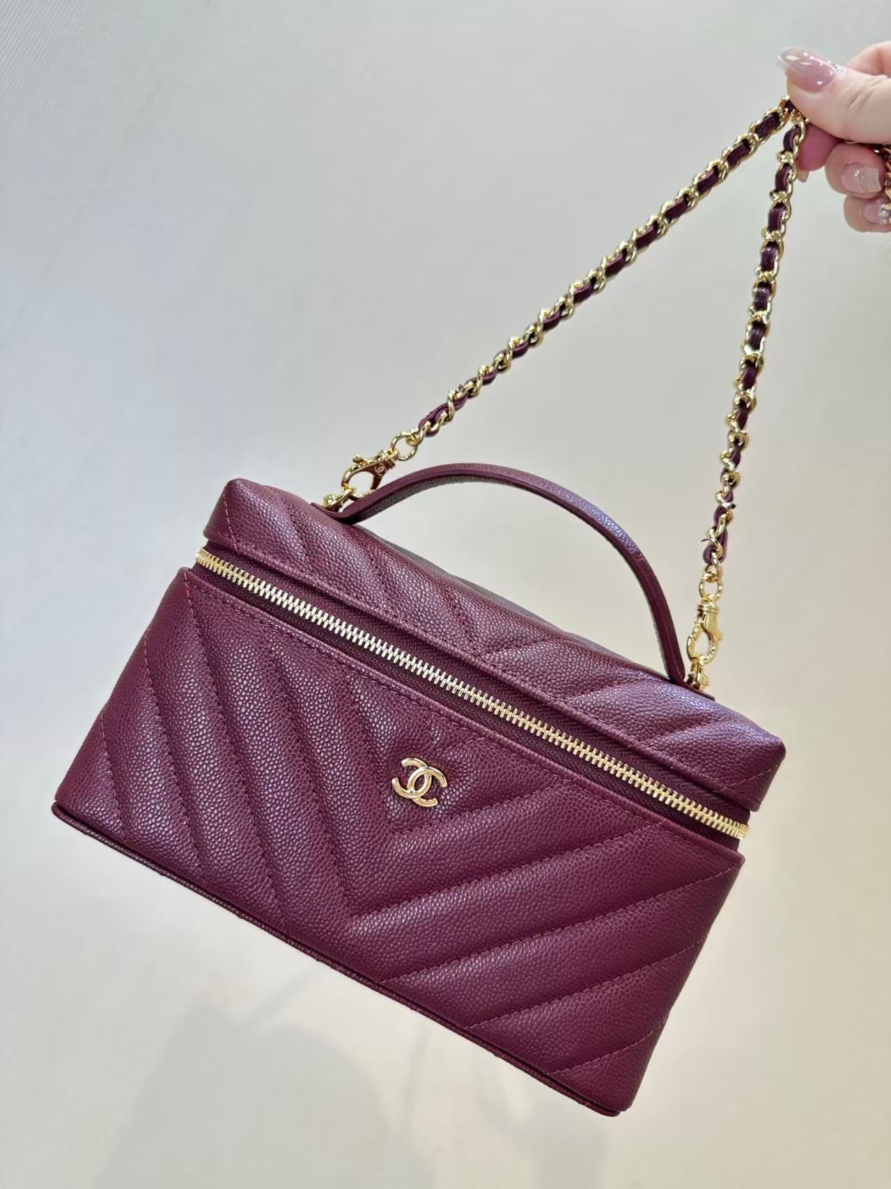 Chanel Vanity with Chain Grained Shiny Calfskin & Gold-Tone Metal Burgundy AP5212 TOP