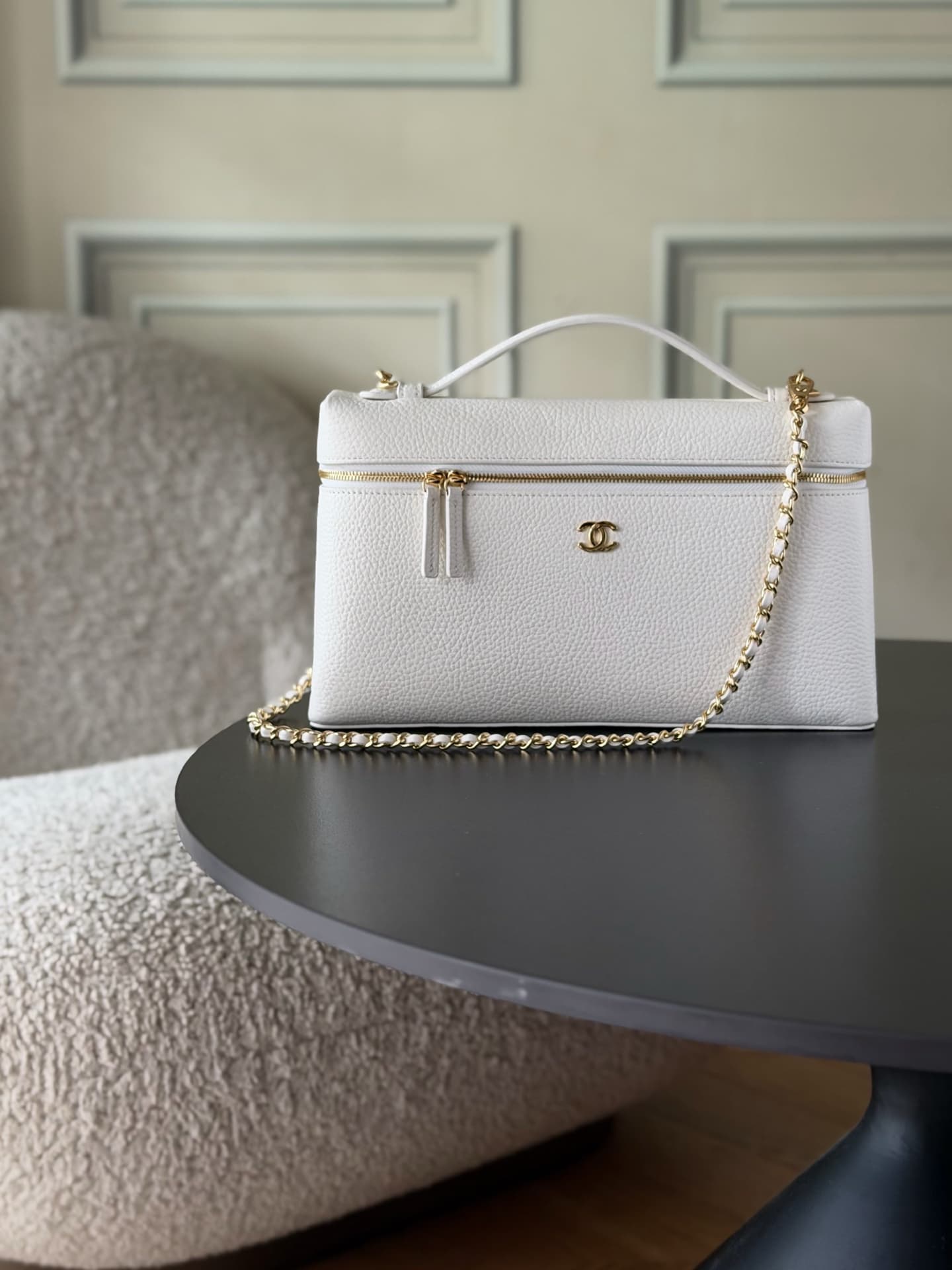 Chanel Large Vanity with chain Grained Calfskin & Gold-Tone Metal White AS5348 A