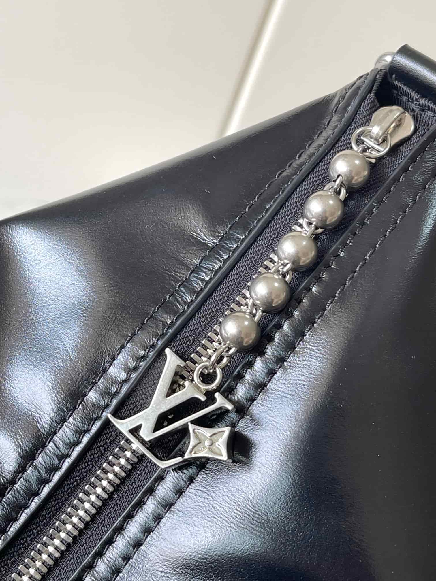 Louis Vuitton Vagabond Hobo Black Calf leather M13986 TOP