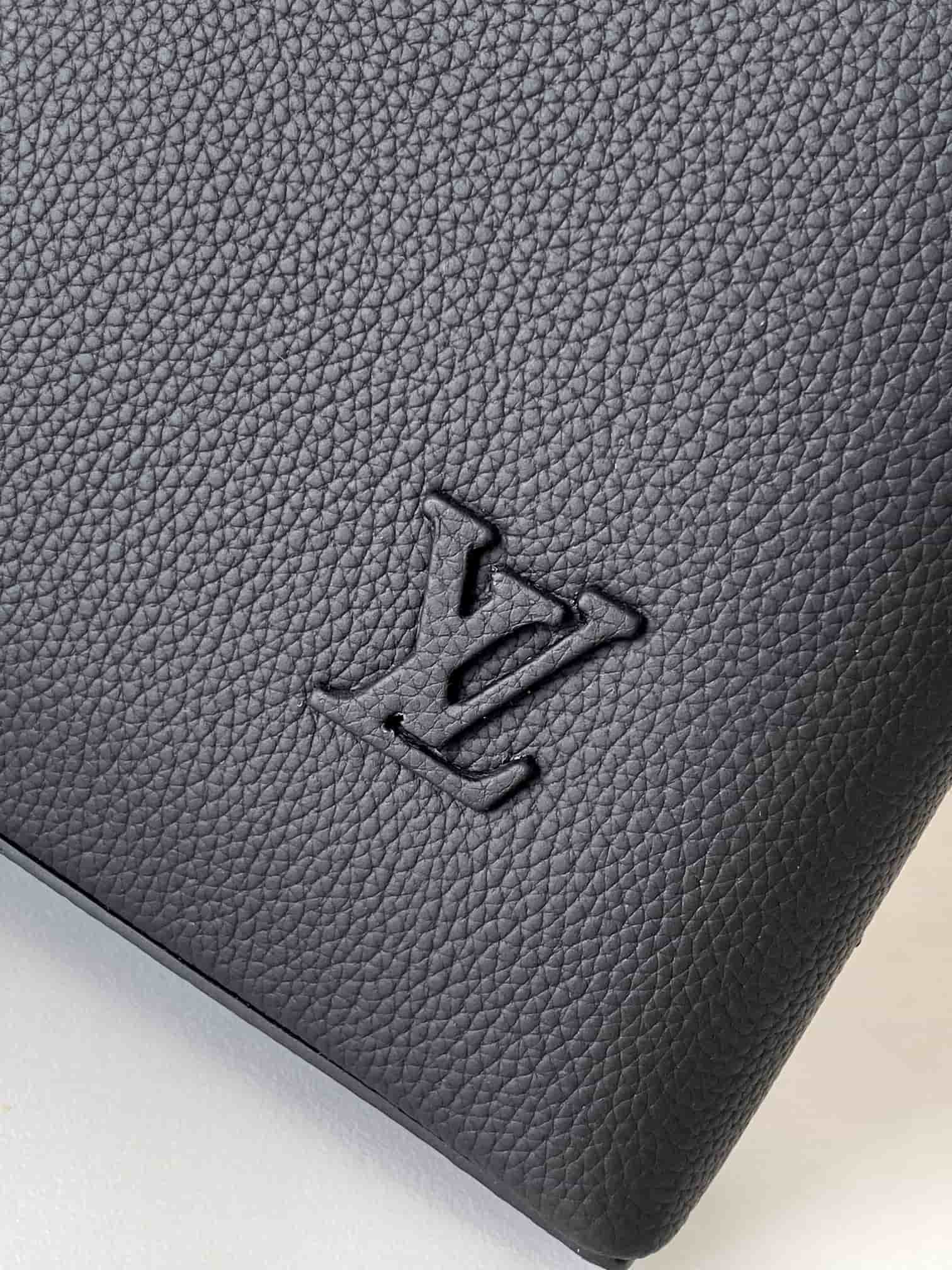 Louis Vuitton Takeoff Pouch Black Waxy calfskin M25955 High