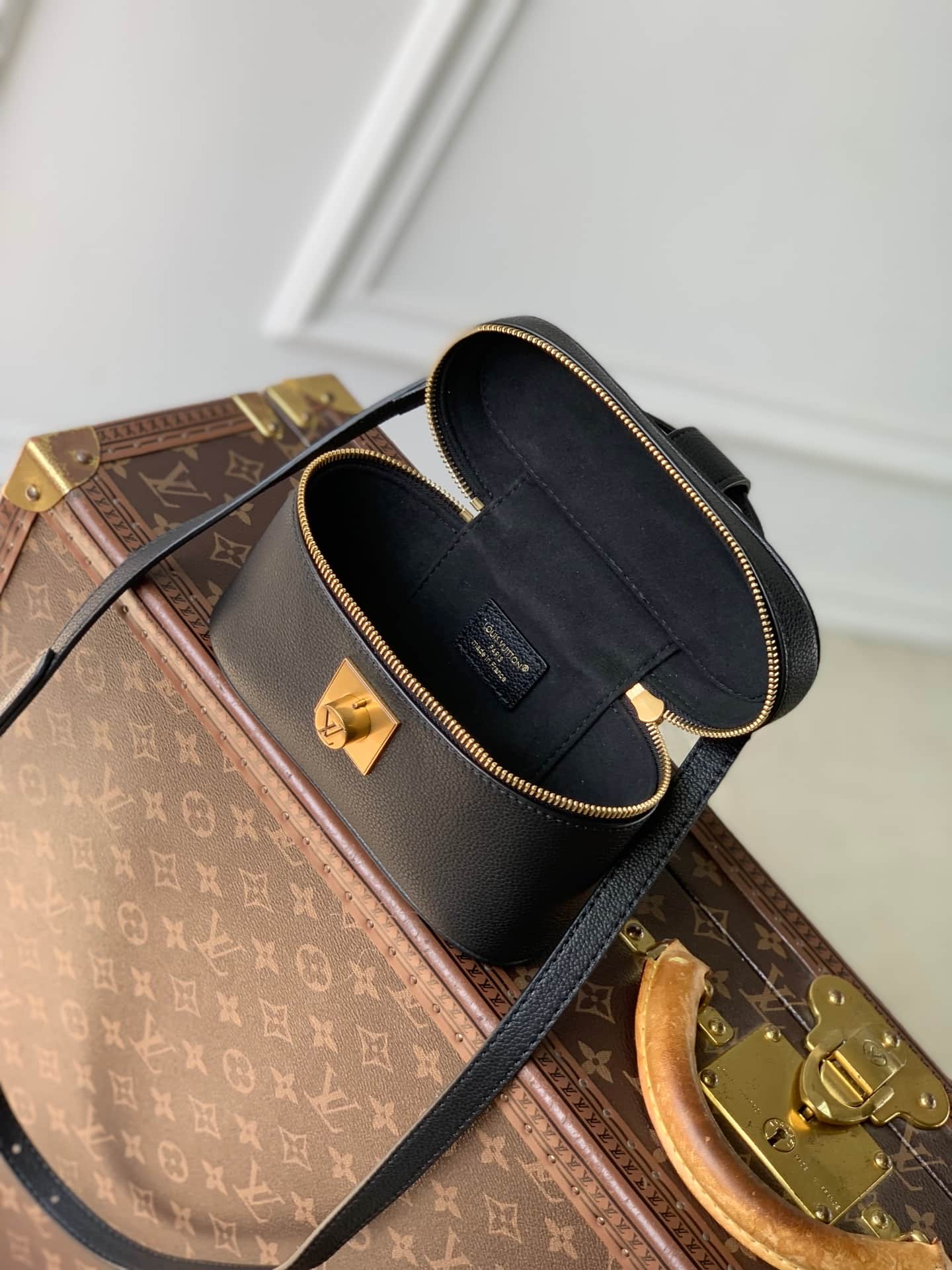 Louis Vuitton Low Key Vanity Pouch Black Calfskin M27505 High