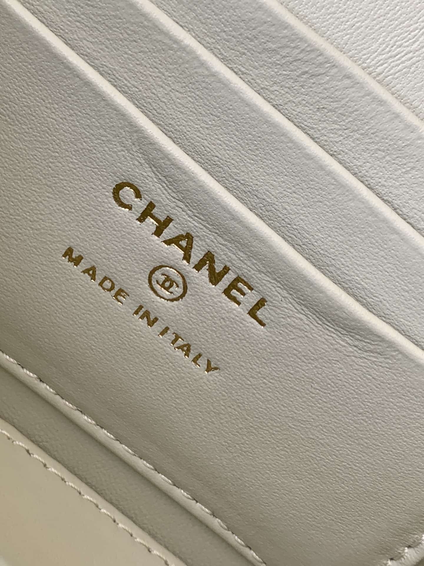 Chanel Vanity with Chain AP3940 Lambskin & Gold Metal White A