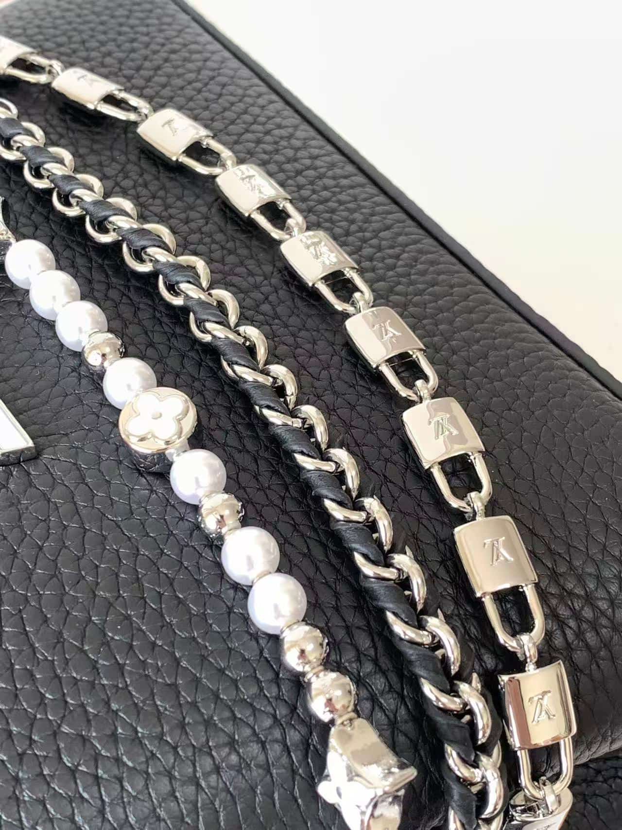 Louis Vuitton Capucines Mini bag Black Taurillon Leather M11908 TOP