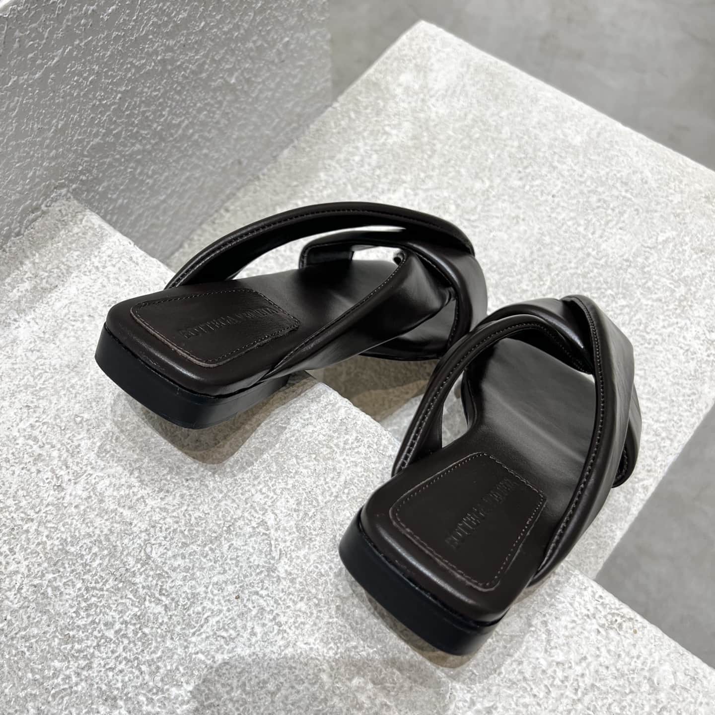 BOTTEGA VENETA Riva Micro Woven Nappa Leather Kitten Sandal Shoes Women