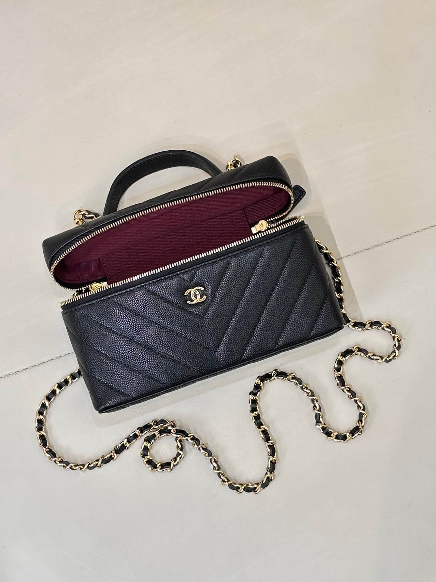 Chanel Vanity with Chain Grained Shiny Calfskin & Gold-Tone Metal Black AP5212 TOP