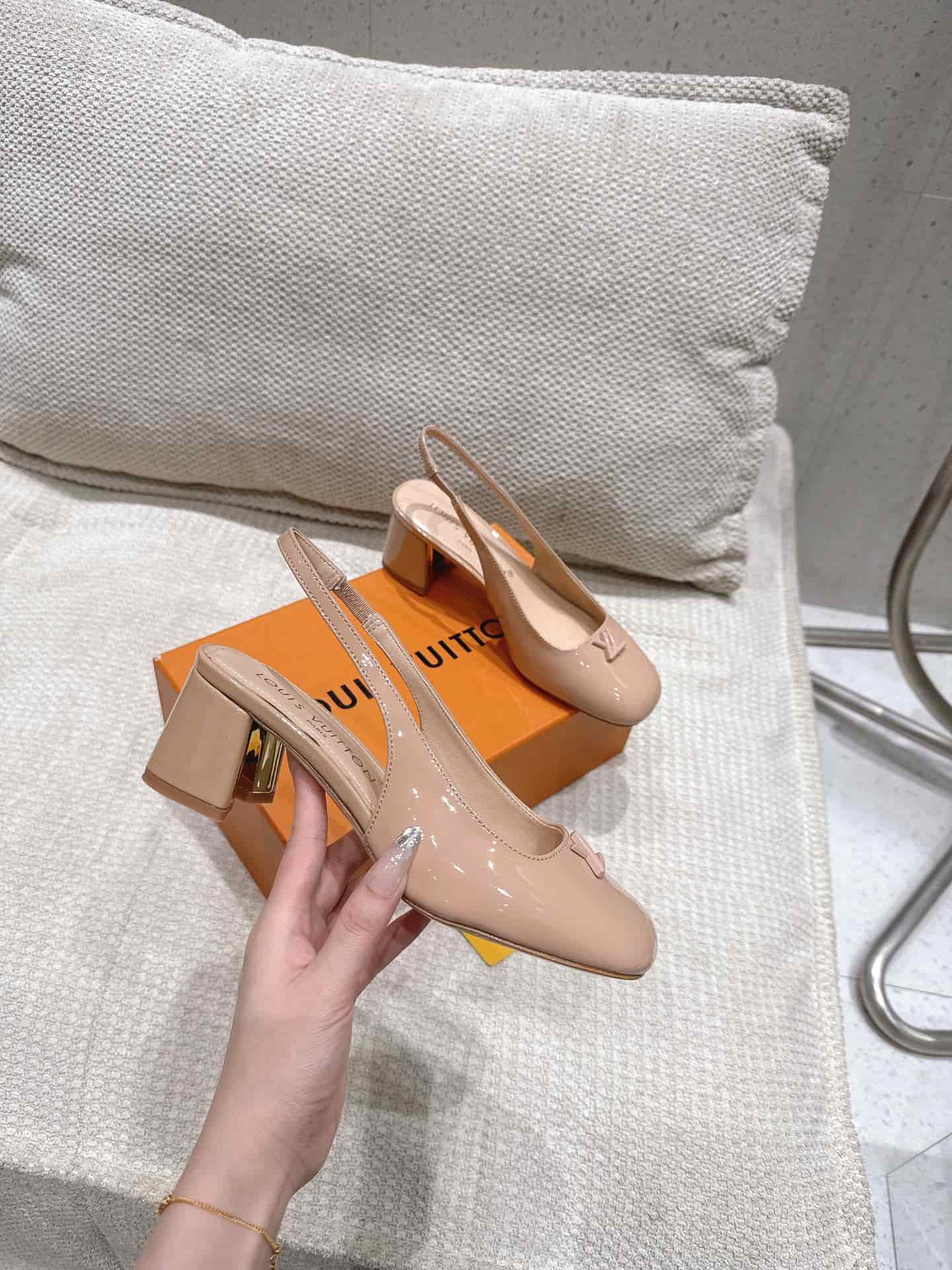Louis Vuitton Sandal shoes Medium Women