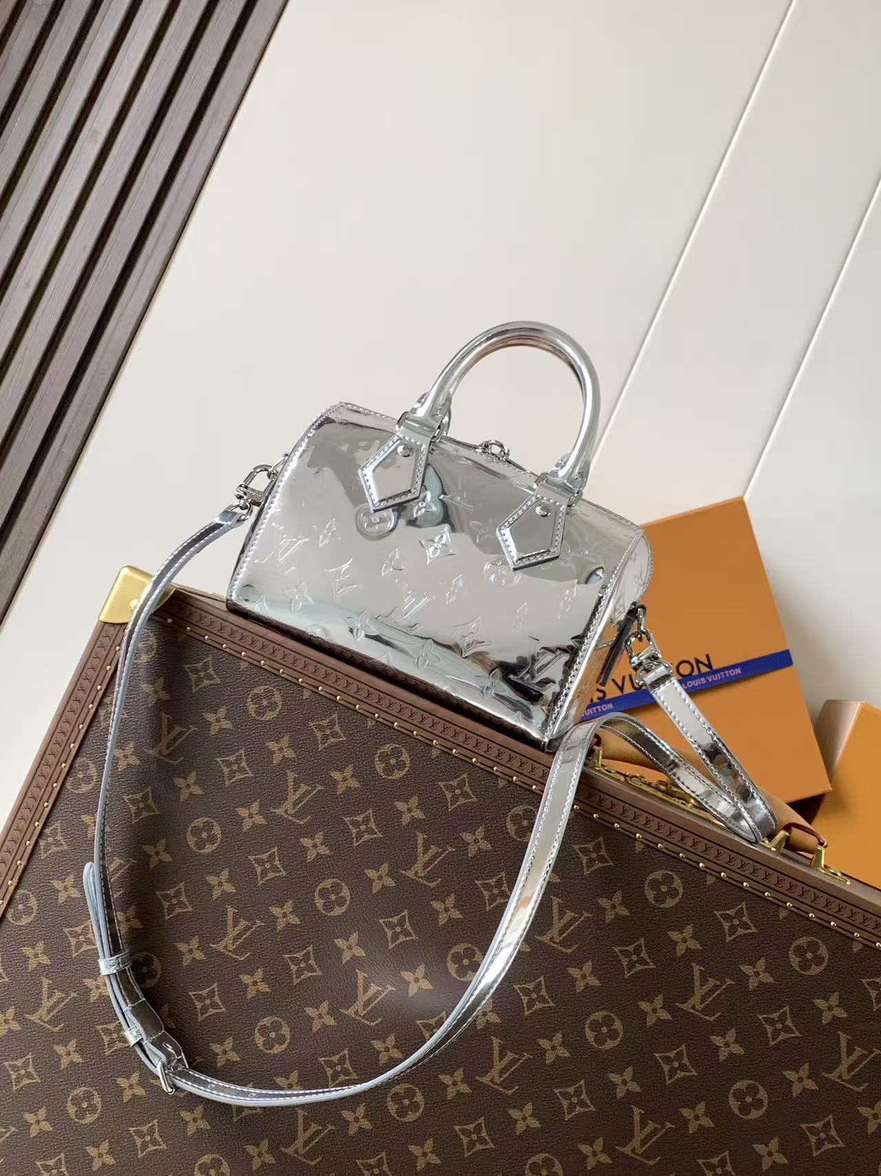 Louis Vuitton Speedy Bandoulière 20 Monogram embossed Coated canvas M11987 Silver High
