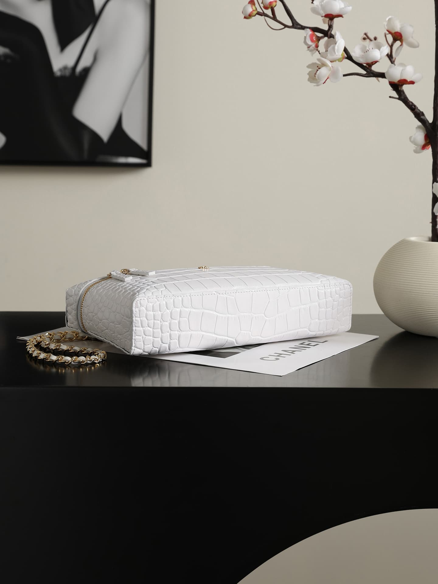 Chanel Vanity with Chain Crocodile-embossed leather& Gold-Tone Metal White AP5438 A