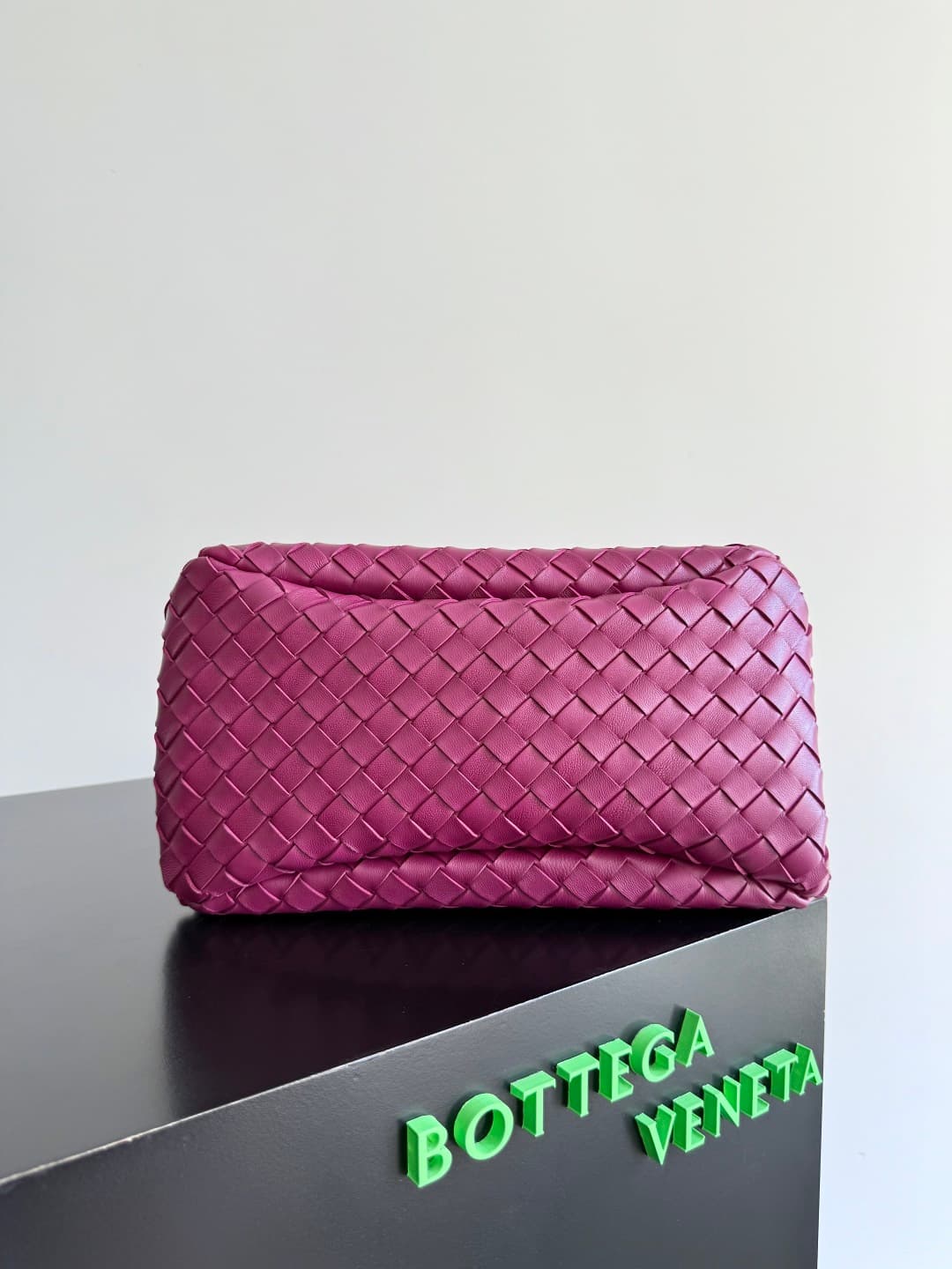 Bottega Veneta Medium Campana shoulder bag in Intrecciato leather Rose Red TOP