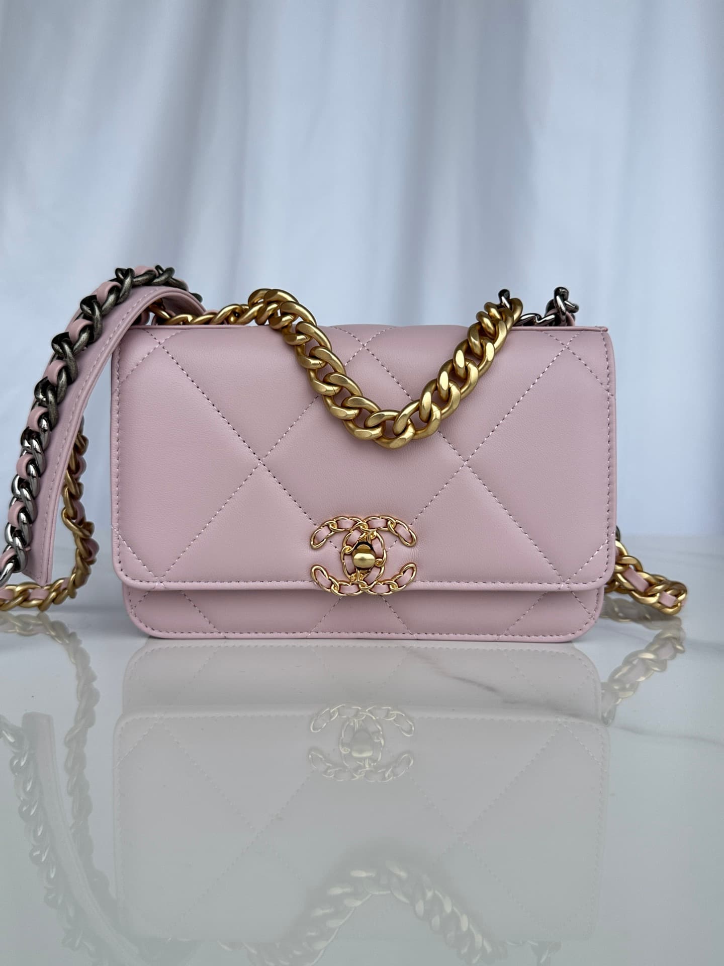 Chanel Wallet on Chain Lambskin Leather & Gold-Tone Metal Pink AP0957 A