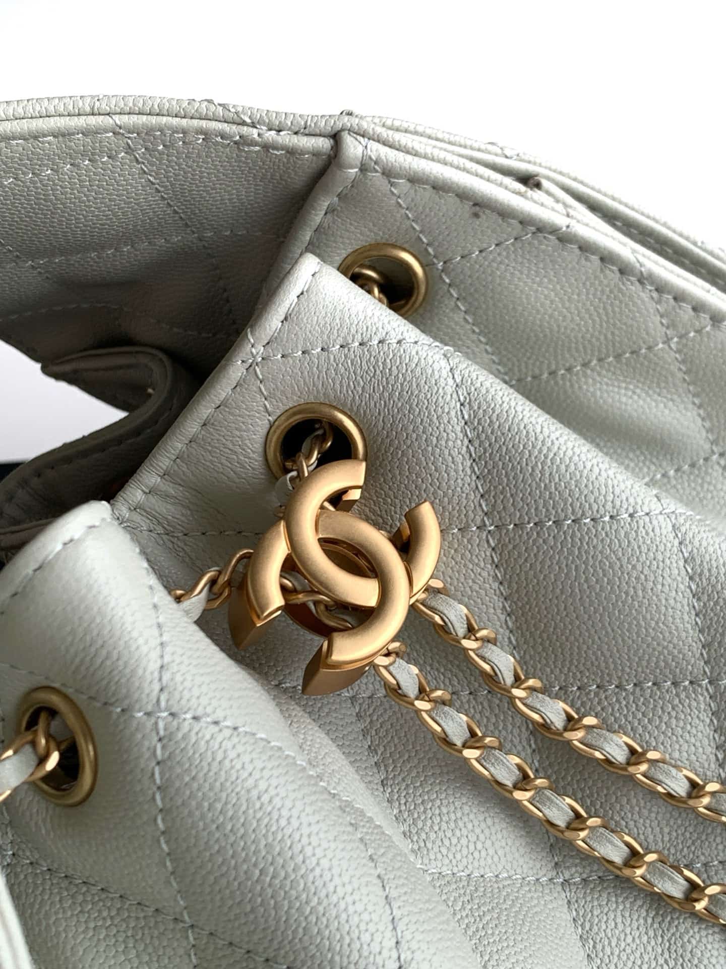 Chanel 25 Small Hobo handbag AS5293 Grained Calfskin & Gold-tone Metal Light Grey A