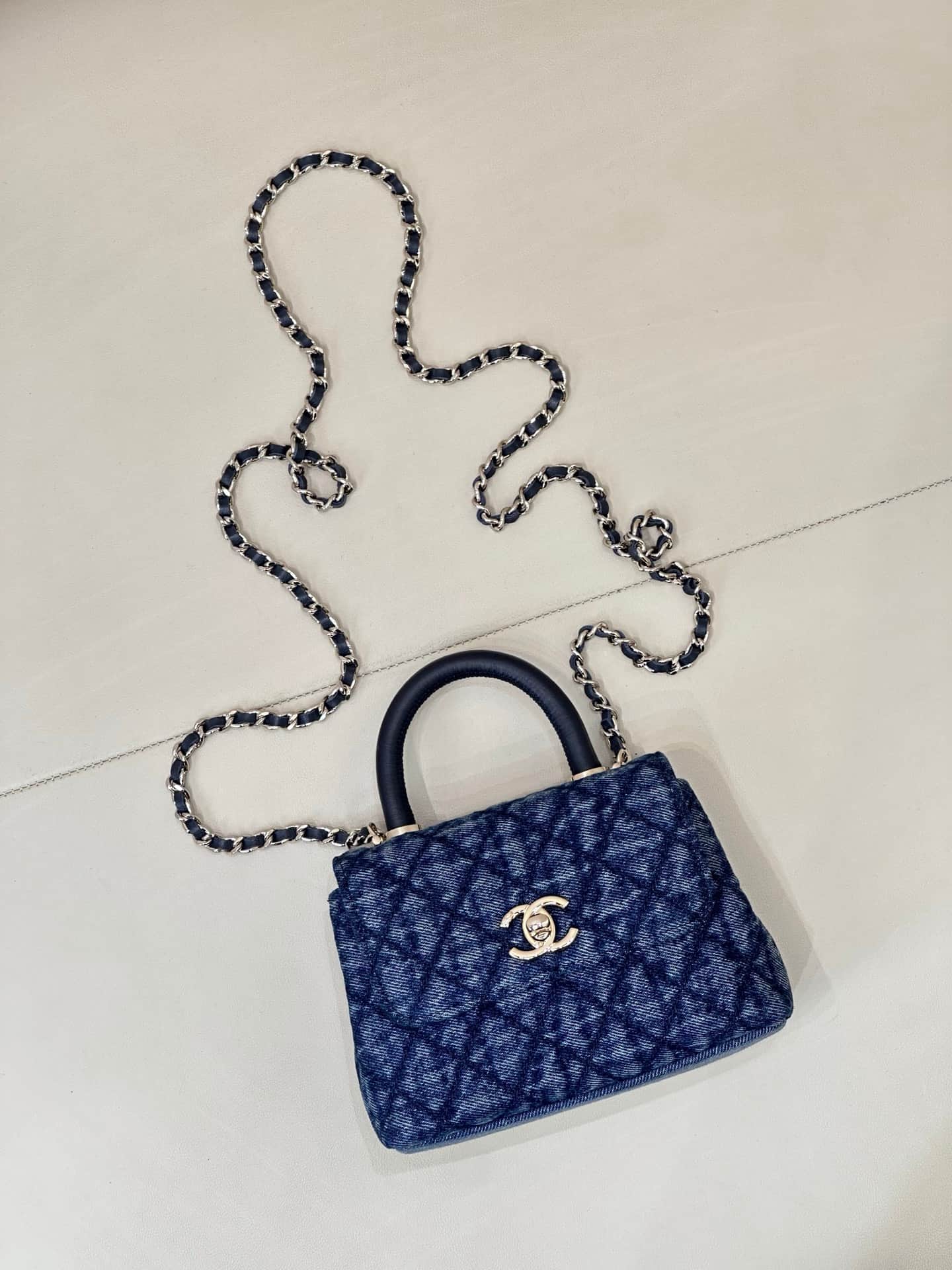 Chanel Clutch with chain Washed Denim, Calfskin & Gold-Tone Metal Blue AP4244 TOP
