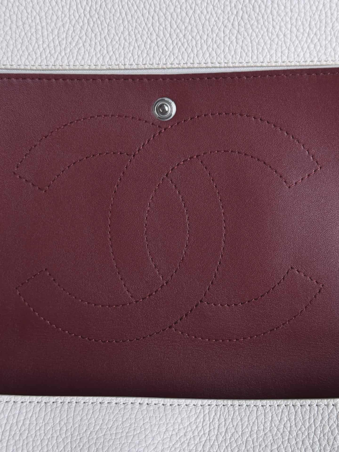 Chanel Maxi Flapbag Grained Calfskin & Silver-Tone Metal White AS6231 A