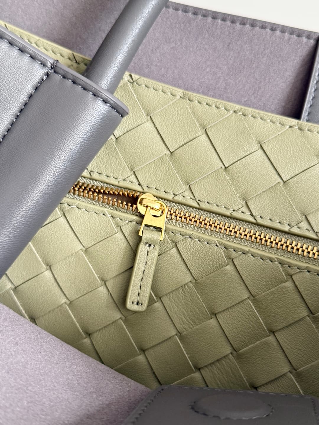 BV Andiamo Large tote bag in grey calfskin leather TOP